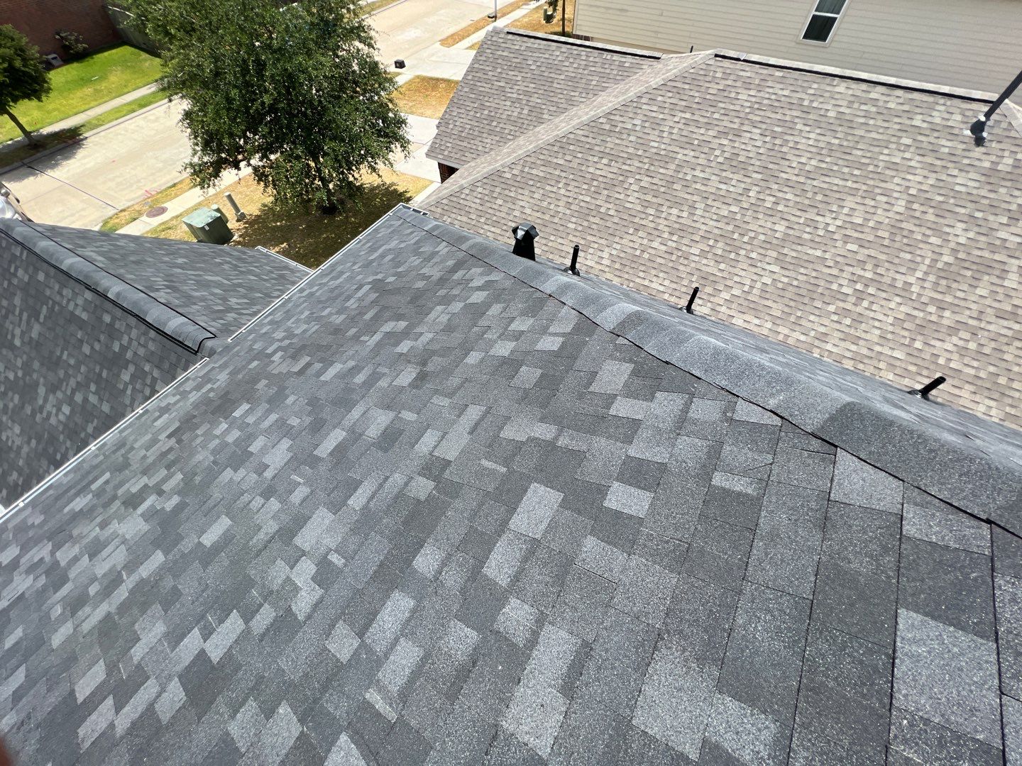 OC Duration Moire Back by HHH Roofing & Construction