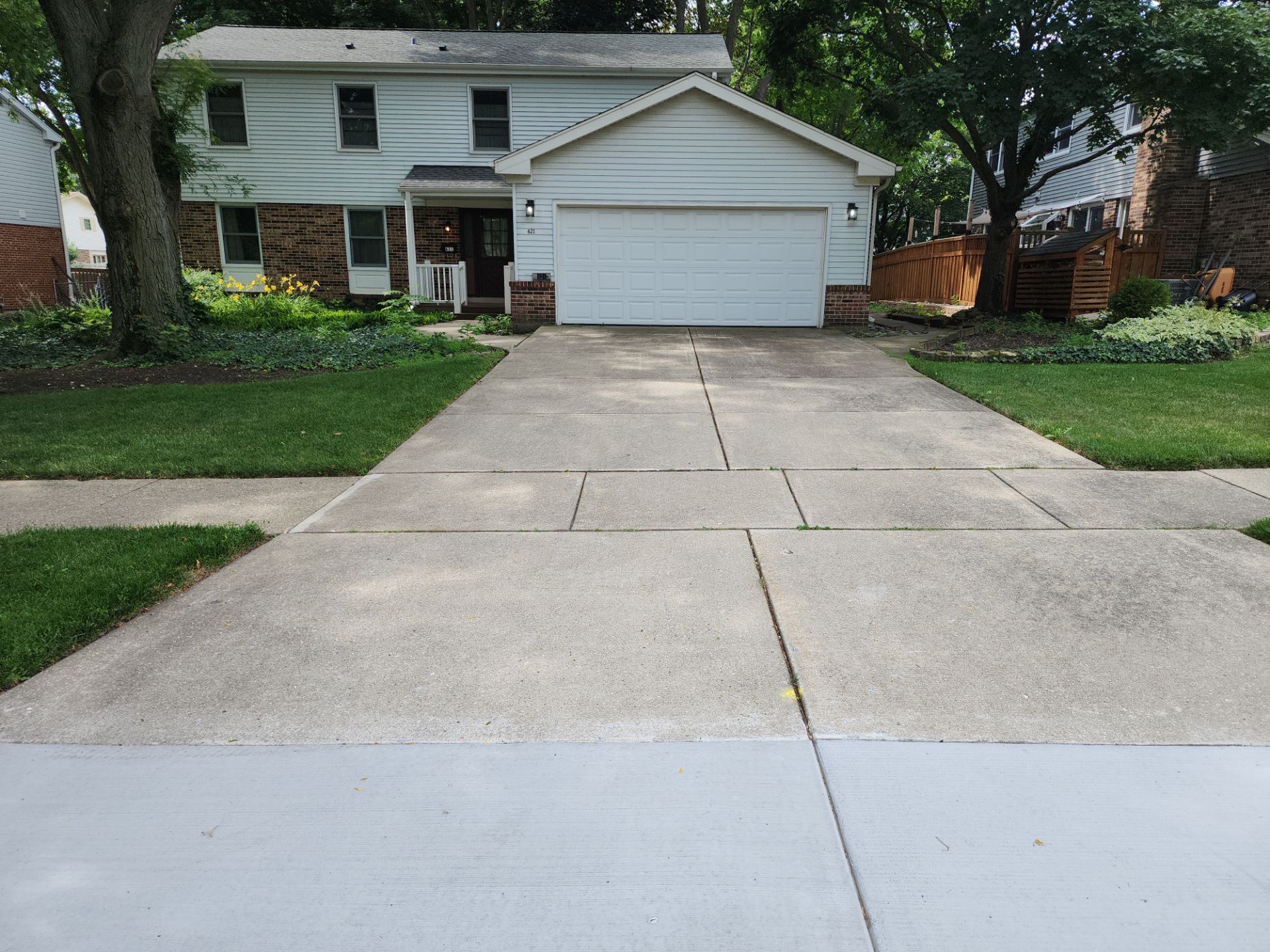 Palatine house wash and concrete power washing by Northern Power Washing LLC.
