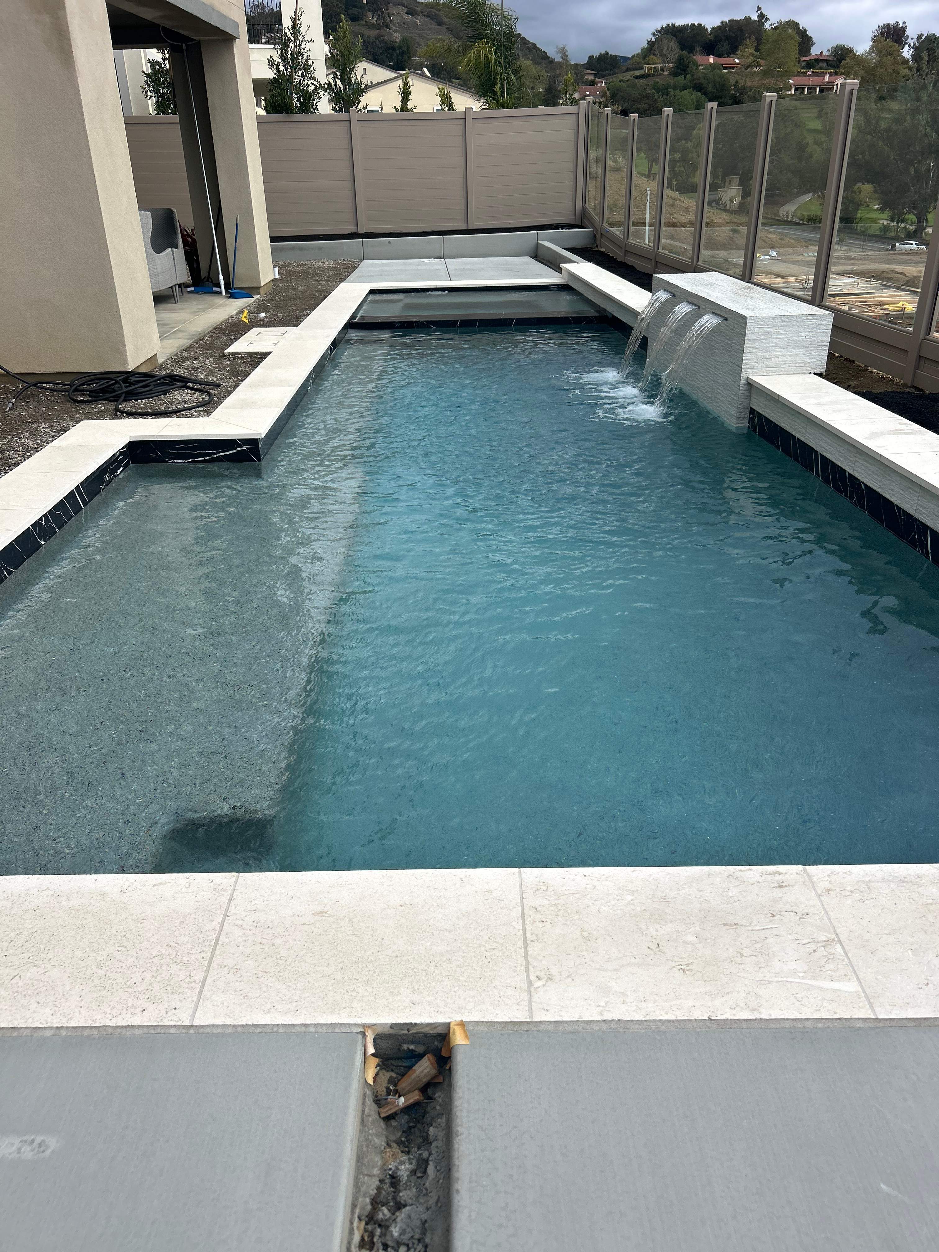 Clean look pool and spa by Premier Pools and Spas Temecula