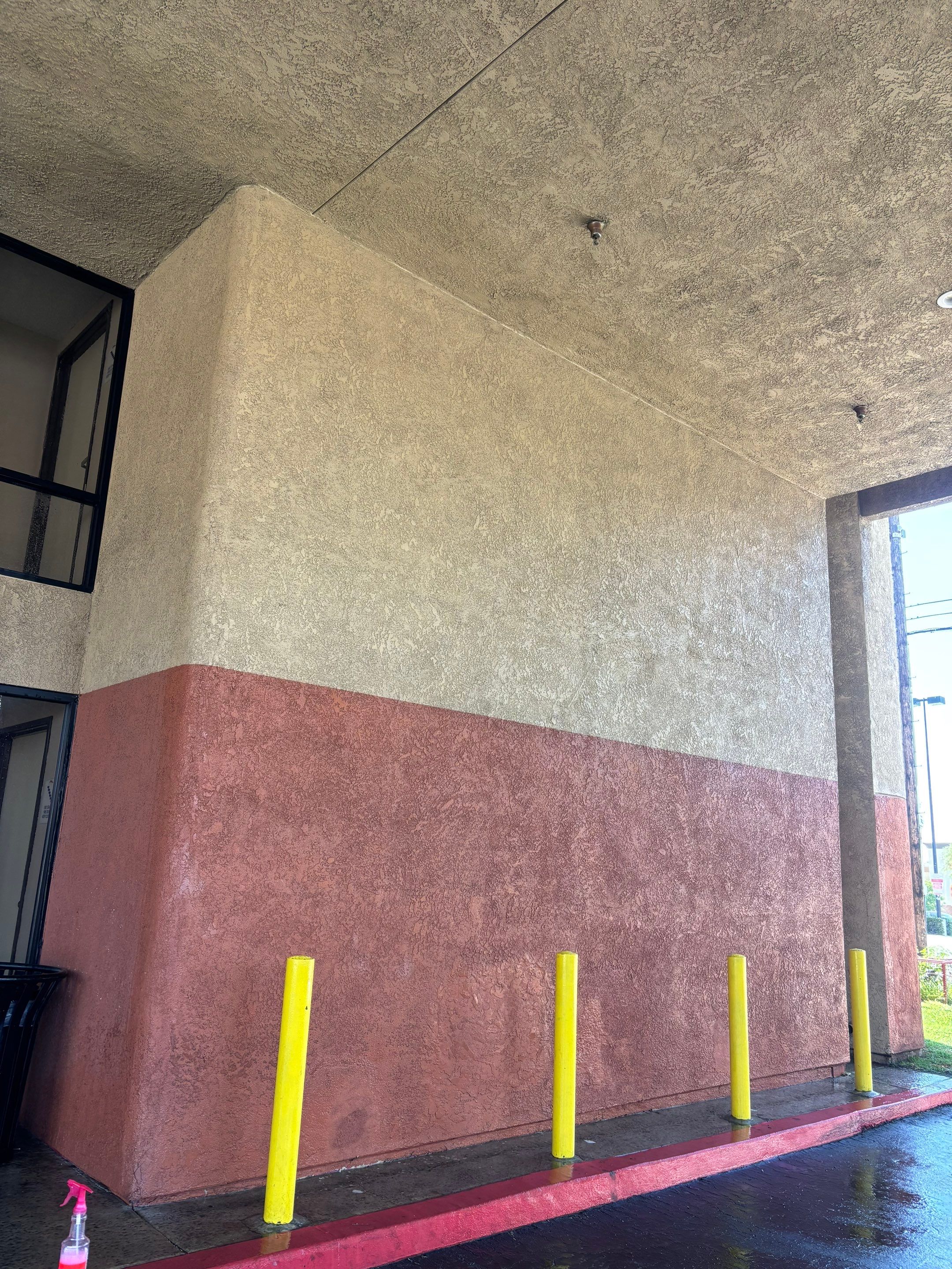 Baymont Suites Hotel Building Wash by Pirate Pete’s Power Washing