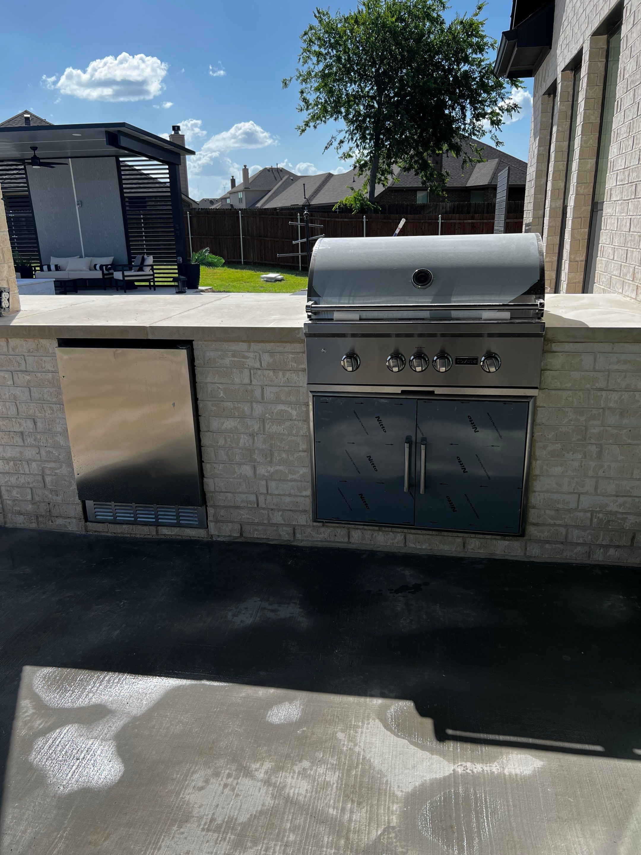 Modern Pool & Spa With Pergola by Pinnacle Pools and Spas - DFW