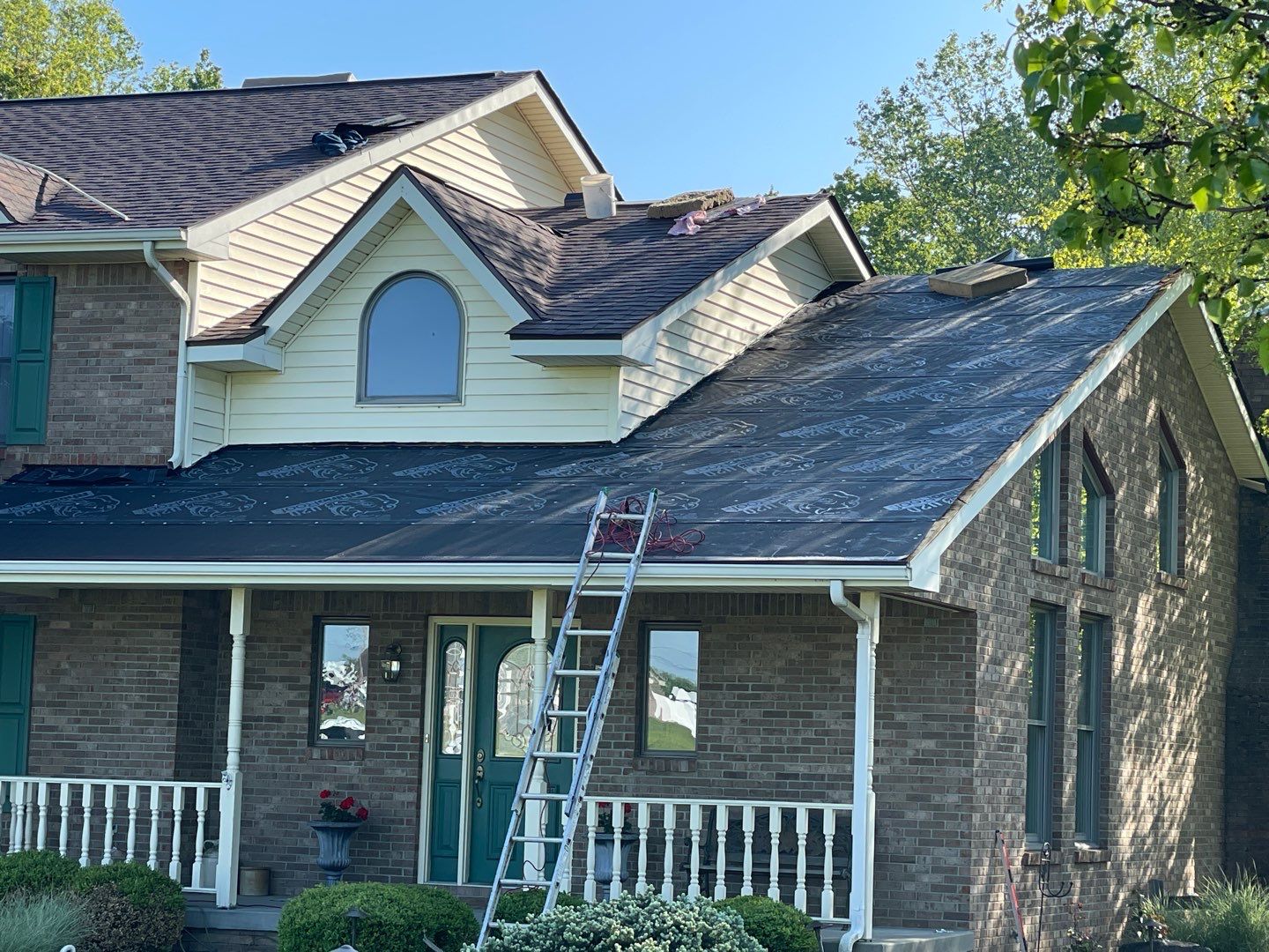 Residential Roofing Installation using Ownes Corning Brownwood Duration by Storm Contracting