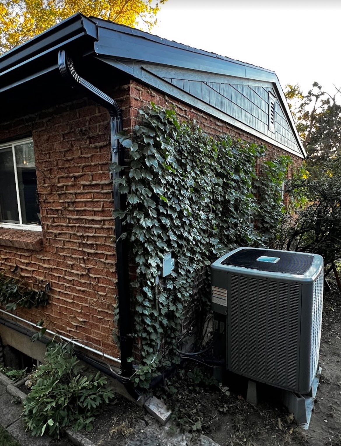 Bountiful | Hardie Mixed Siding & Detached Garage | Iron Gray by Ideal Siding Utah