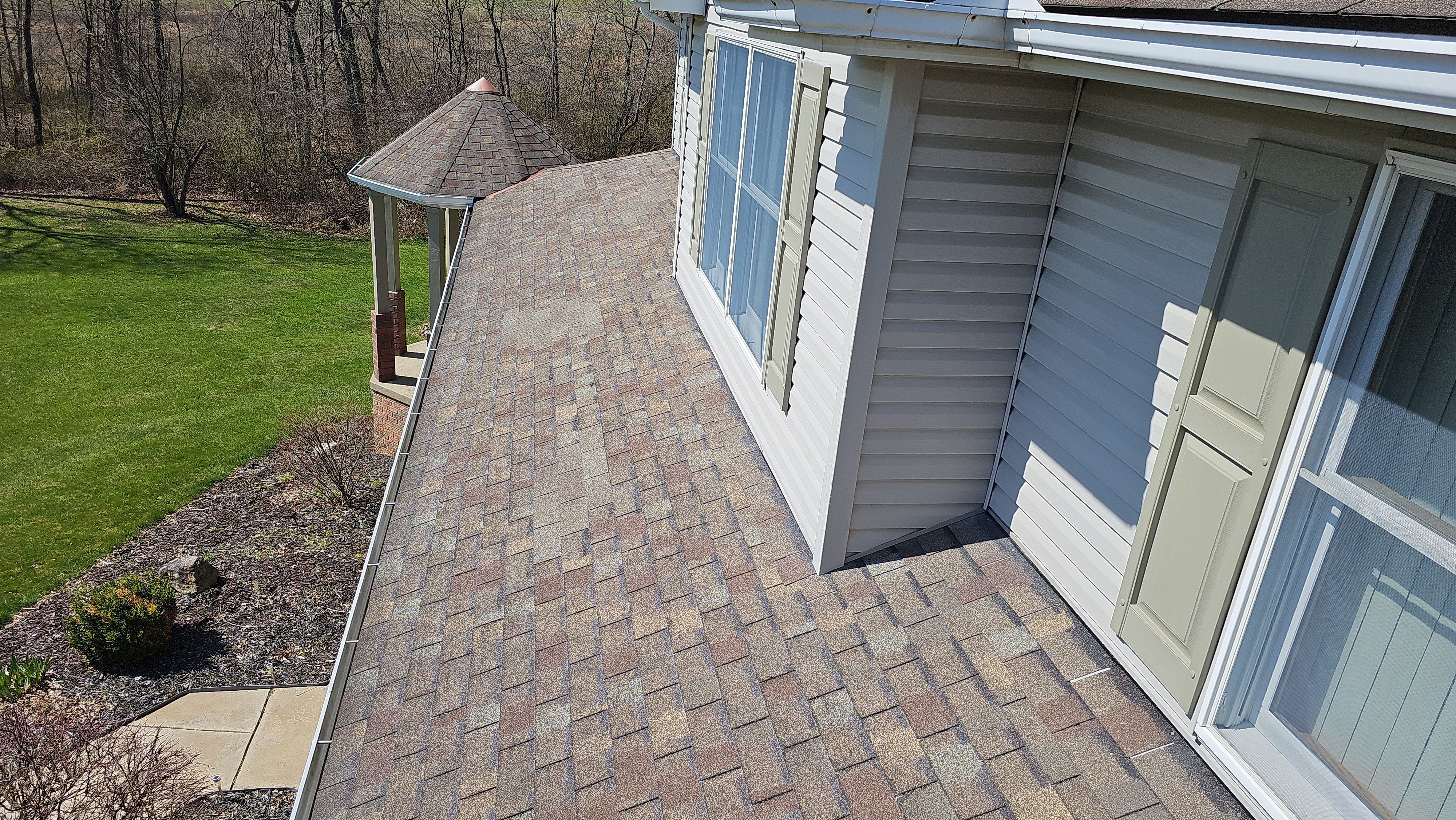 Atlas Pinnacle, Color, Coastal Granite, Drip Edge, Birch White by Eagle Eye Roofing