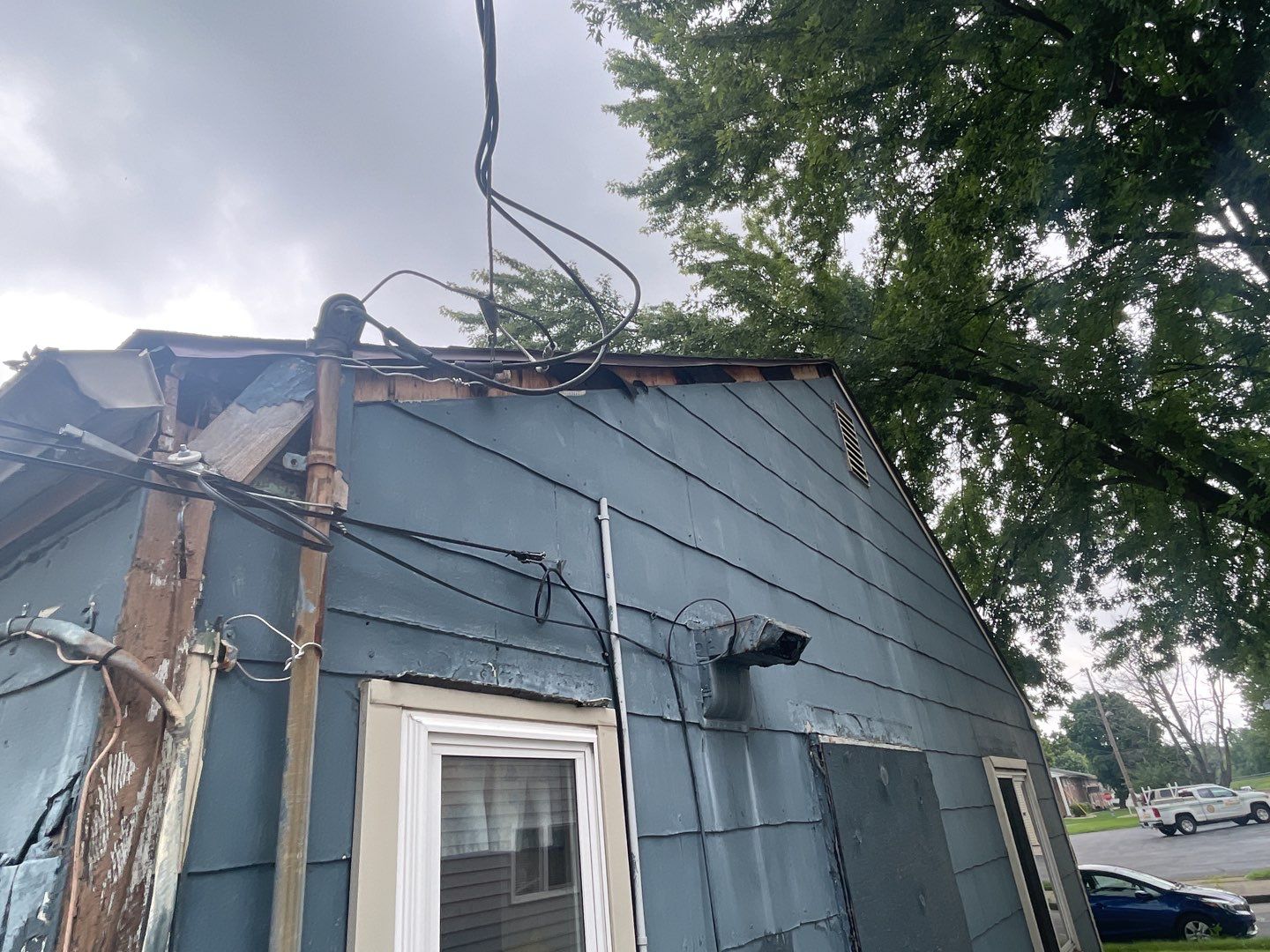 Residential Roofing Installation using Vic West Nothridge Slate by 4Ever Metal Roofing