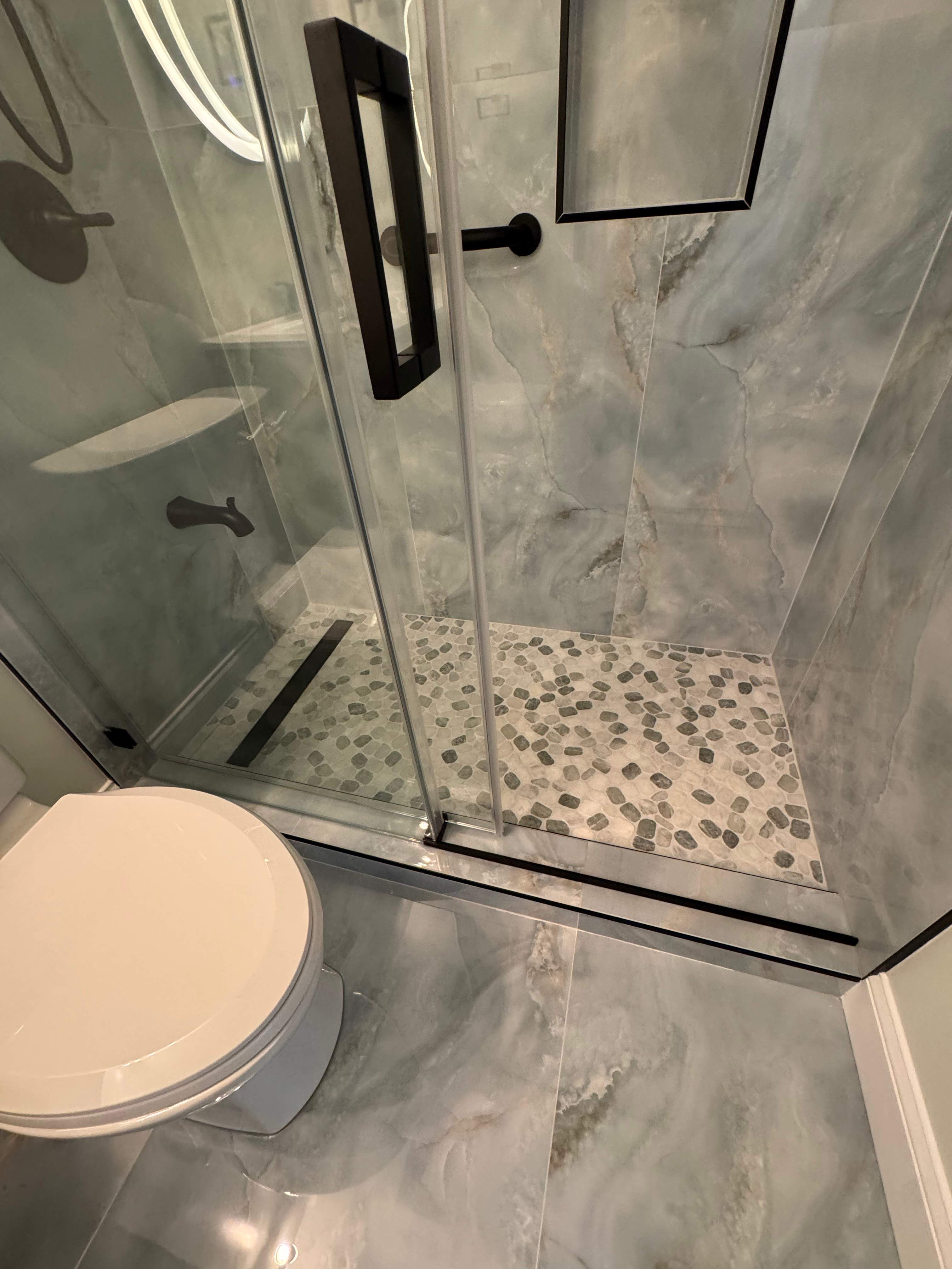 Guest bathroom renovation by Prudencio