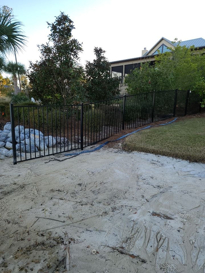 Black  4' Aluminum using Black 2 rail Aluminum by Hip Square Fence Inc.