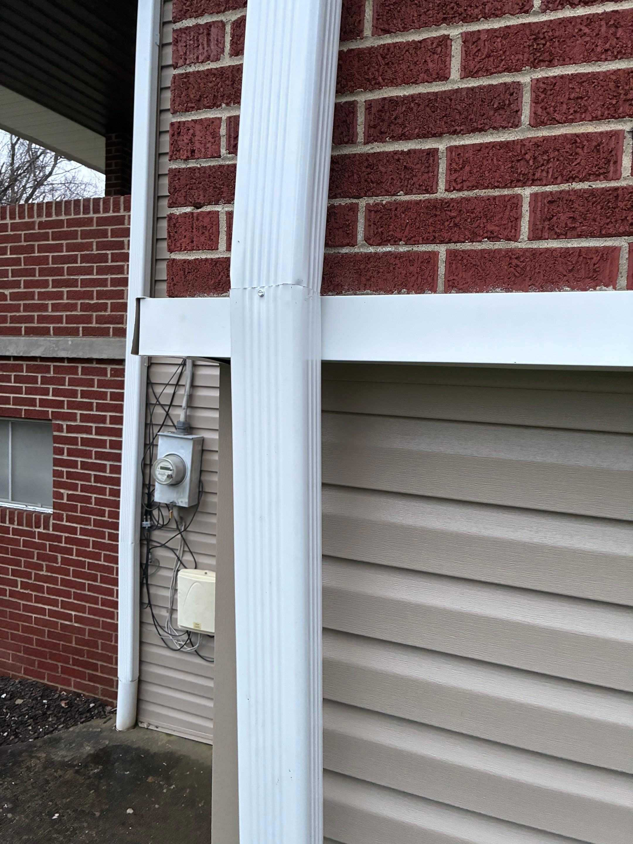 From ancient aluminum to beautiful vinyl siding in Westview by Ideal Siding Pittsburgh