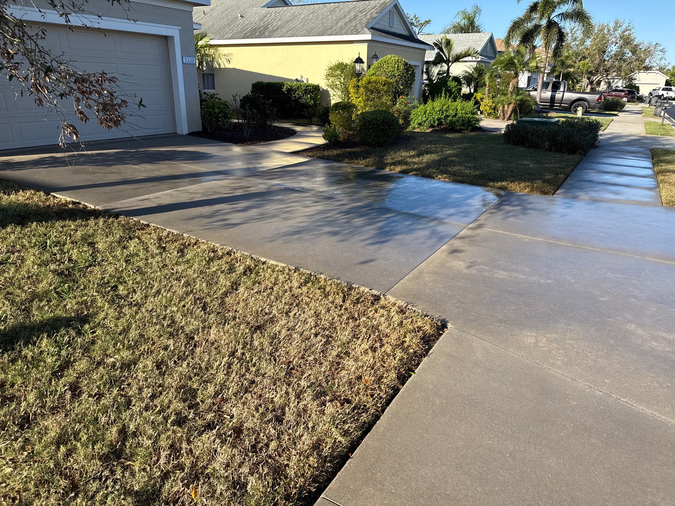 Driveway & Concrete Cleaning – River Sound Community, Bradenton, FL by Sunshine AquaWash