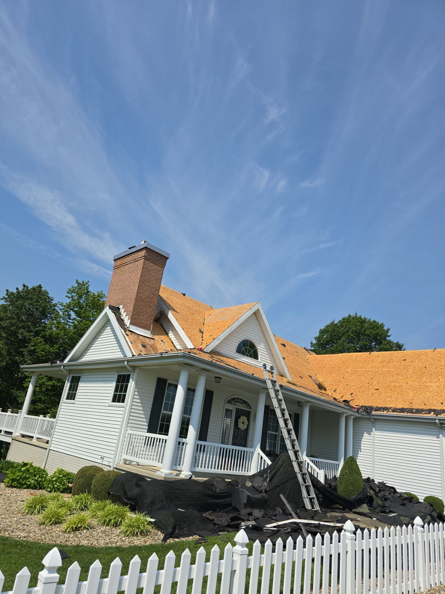 Residential Roofing Installation using GAF Timberline HDZ Charcoal by Rainstoppers Roofing