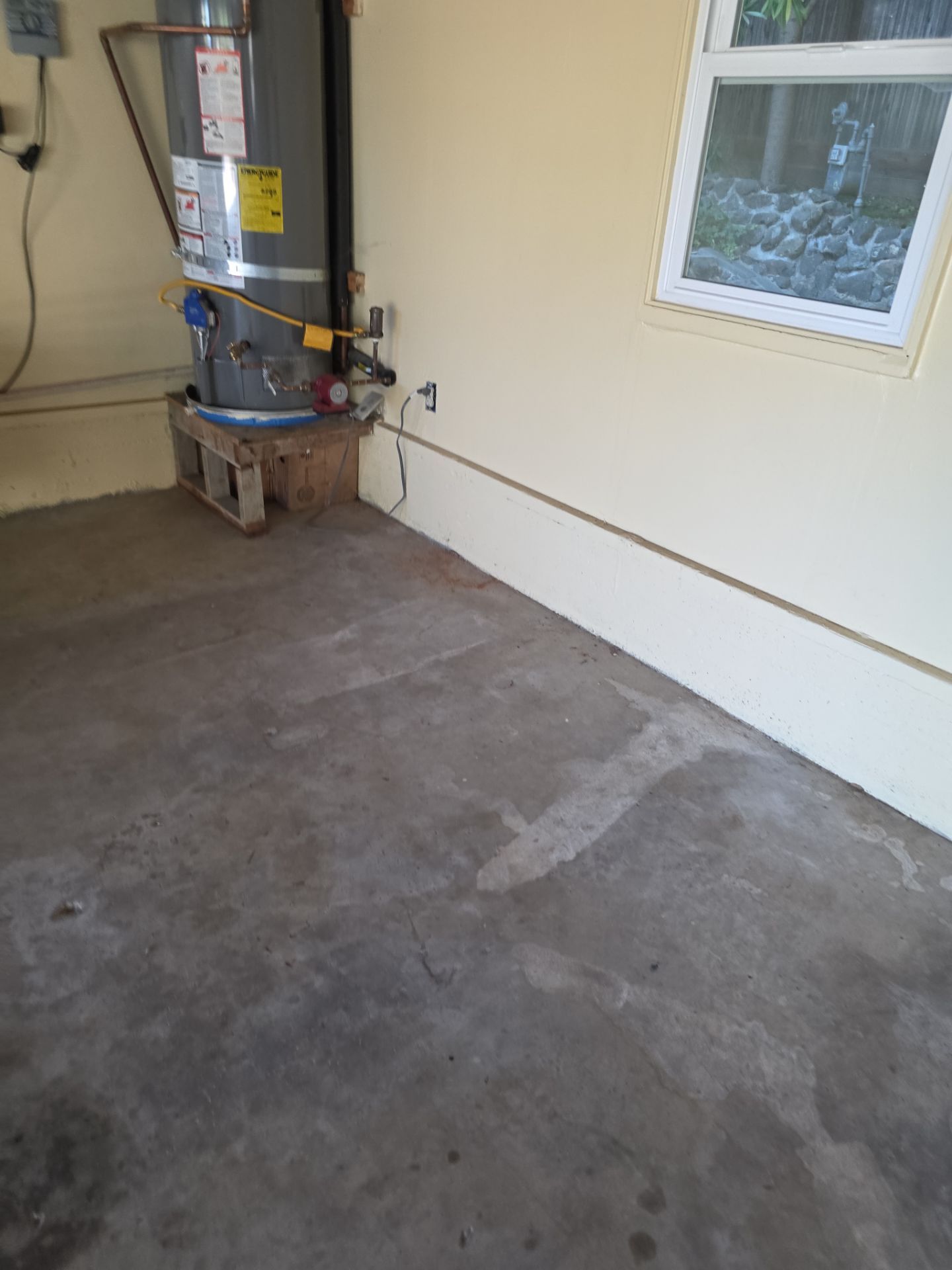 Polyurea Garage Floor Coating with Coyote Chips in San Luis Obispo by MGP Coatings