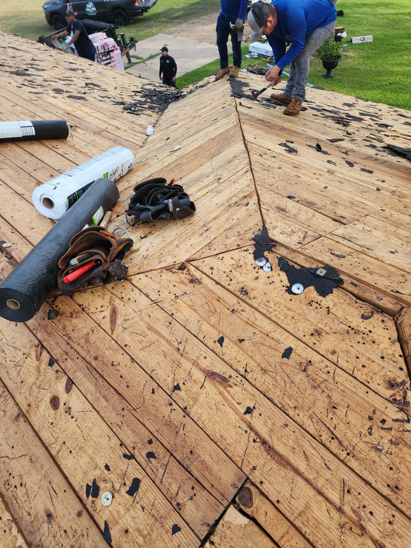 Residential Roofing Installation using Owen's Corning Duration (Lifetime) Shingles by Roof Repair Company