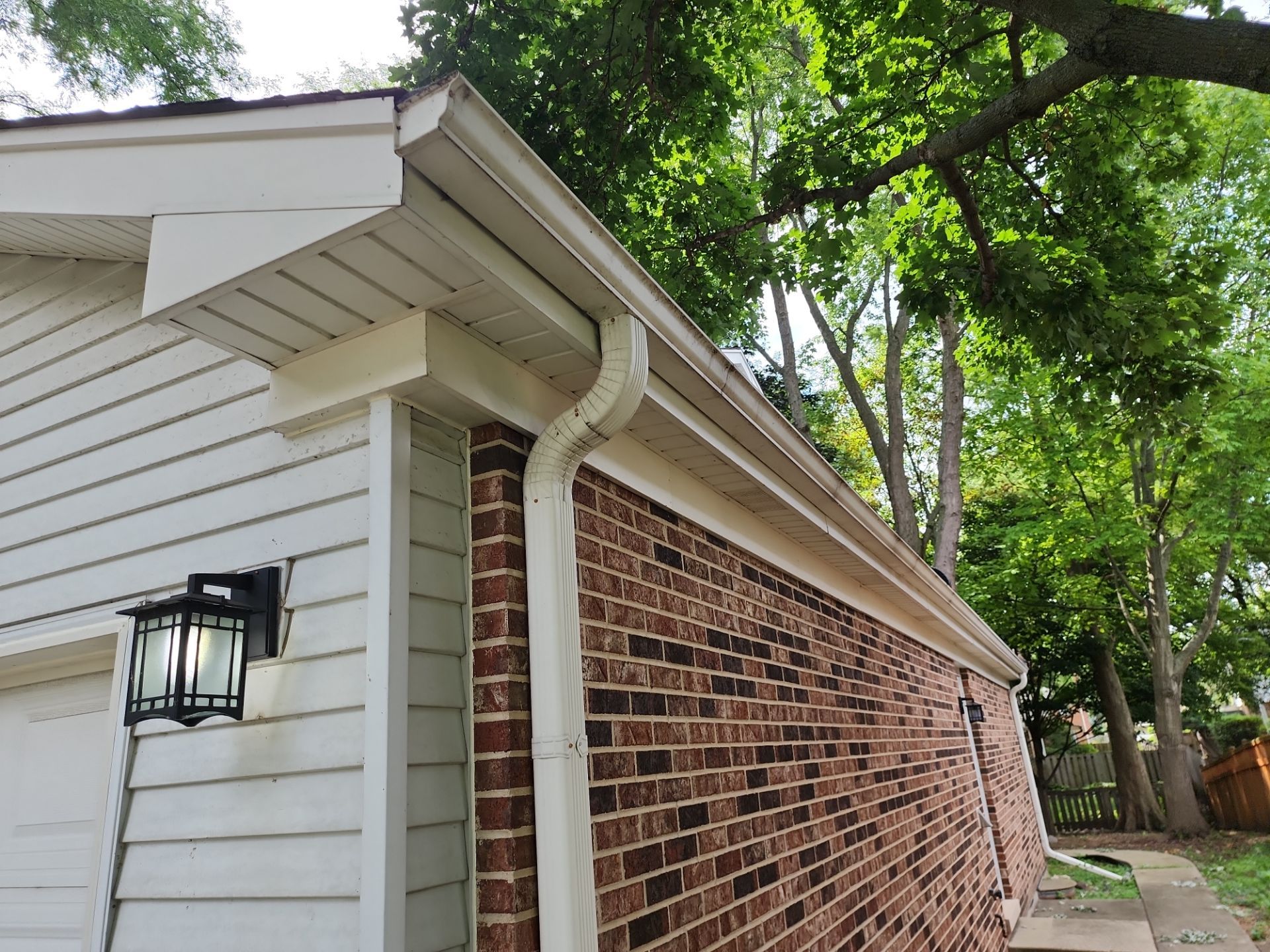 Palatine house wash and concrete power washing by Northern Power Washing LLC.