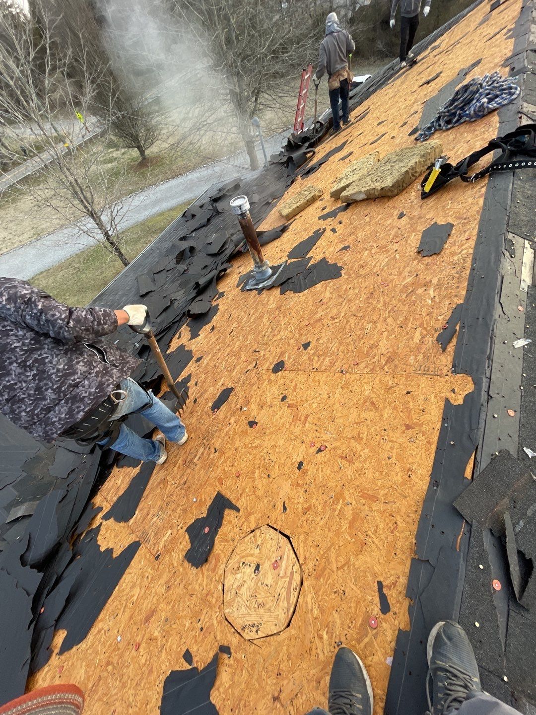 Residential Roofing Installation using Owens Corning Oakridge Roofing System by Undersun Roofing 