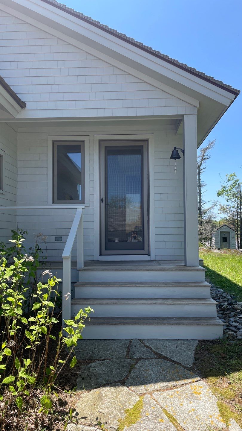 Project in Owls Head by NORTH ATLANTIC PAINTING COMPANY 