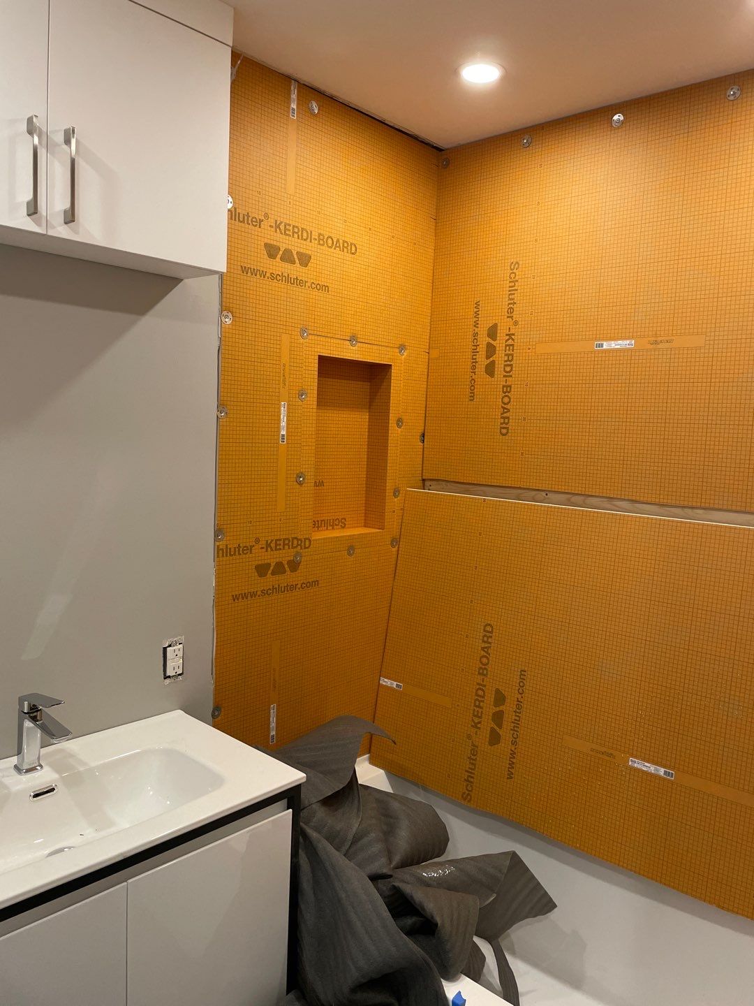Basement reno by Eco-Nature Construction Inc.