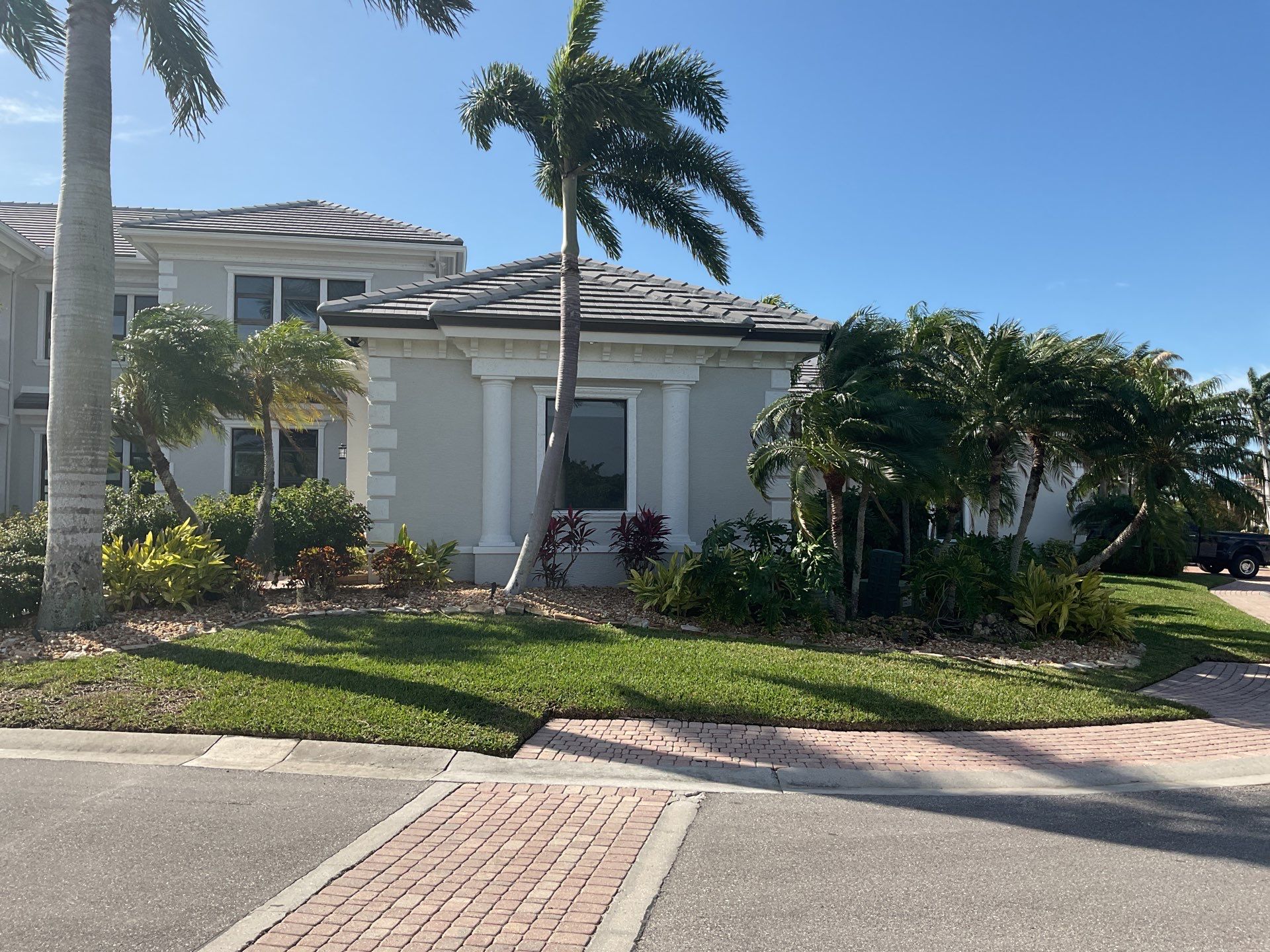 7-Inch Seamless Gutters for Heavy Rainfall in Cape Coral FL by Gutter Professors