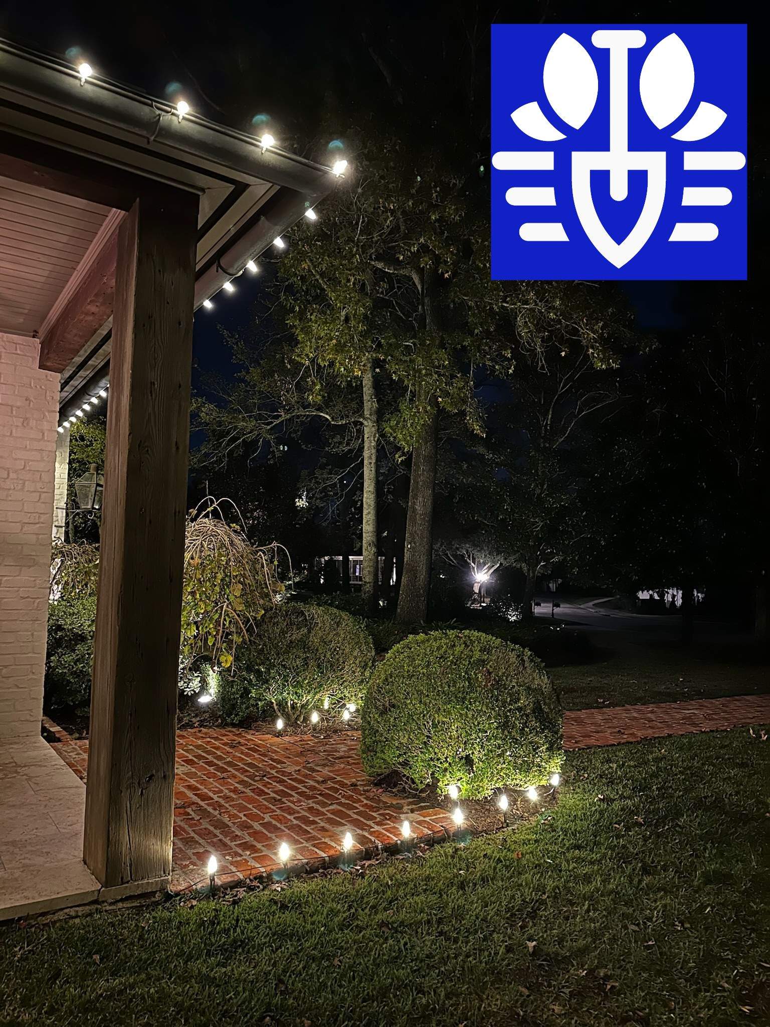 HOLIDAY LIGHTING C9 LED LIGHTING: ROOFLINE & LANDSCAPE by CutScape, LLC.