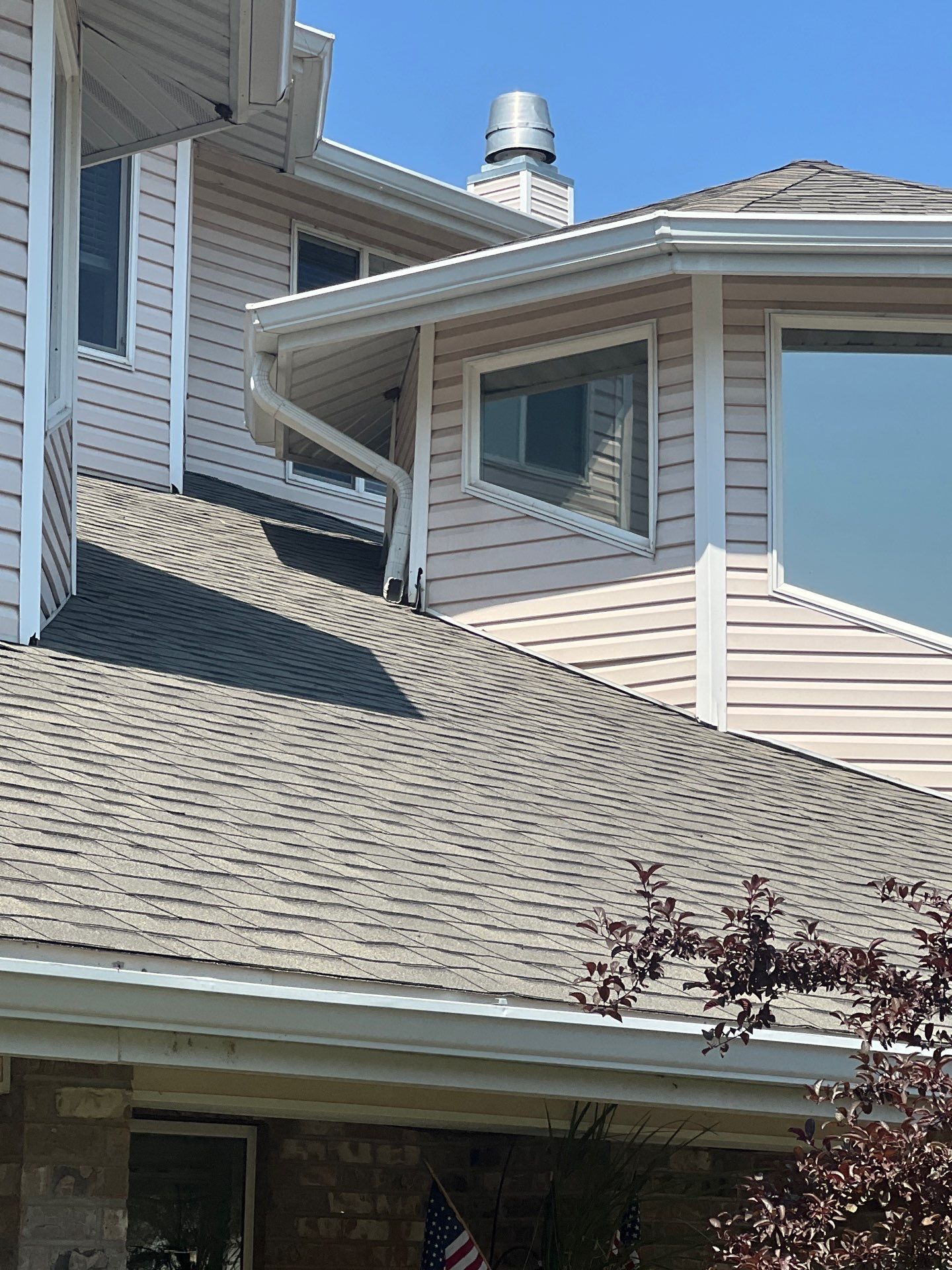 North Logan | Custom Aluminum Parapets & Designer Vinyl | Sand by Ideal Siding Utah