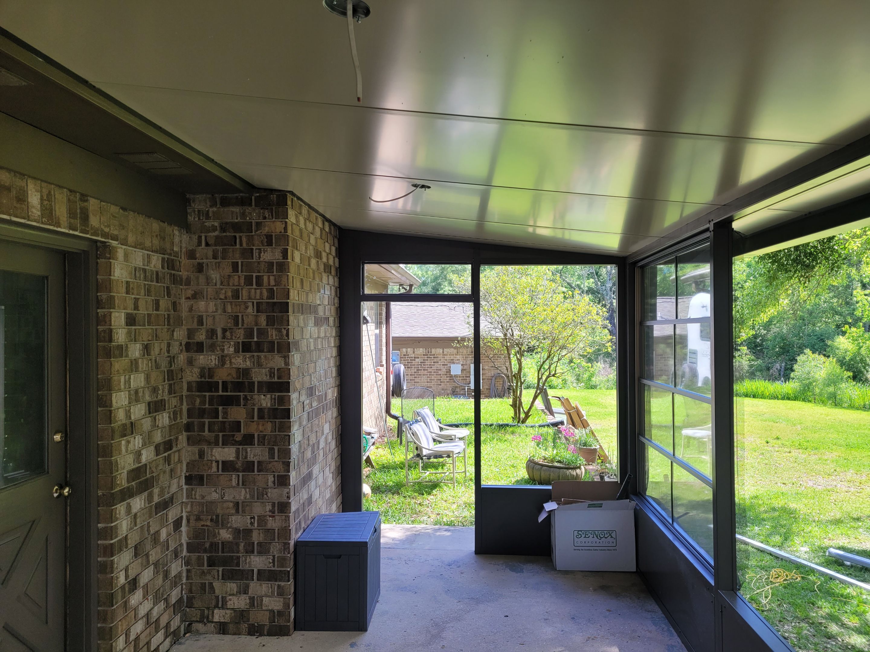 Pensacola Screen Room Using Colorbeam by Titan Sunrooms