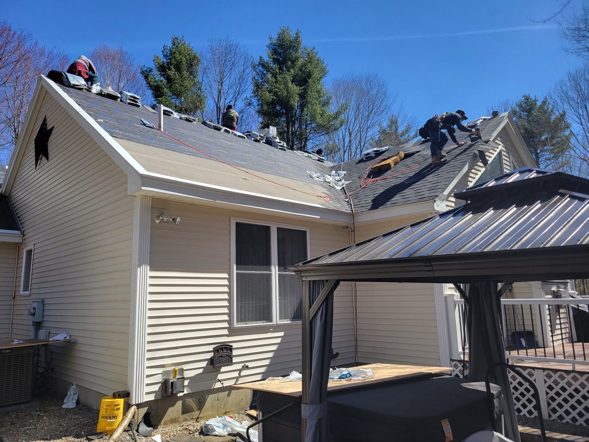 Vinyl Siding and Asphalt Roofing Replacement in Deerfield by Tall pine roofing