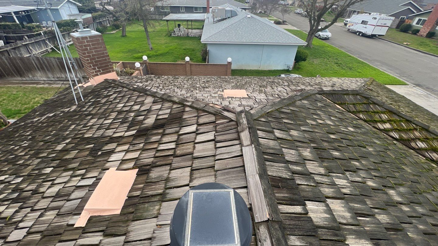 Installation of Certainteed Presidential shingles on residential house by Straight Edge Roofing Inc