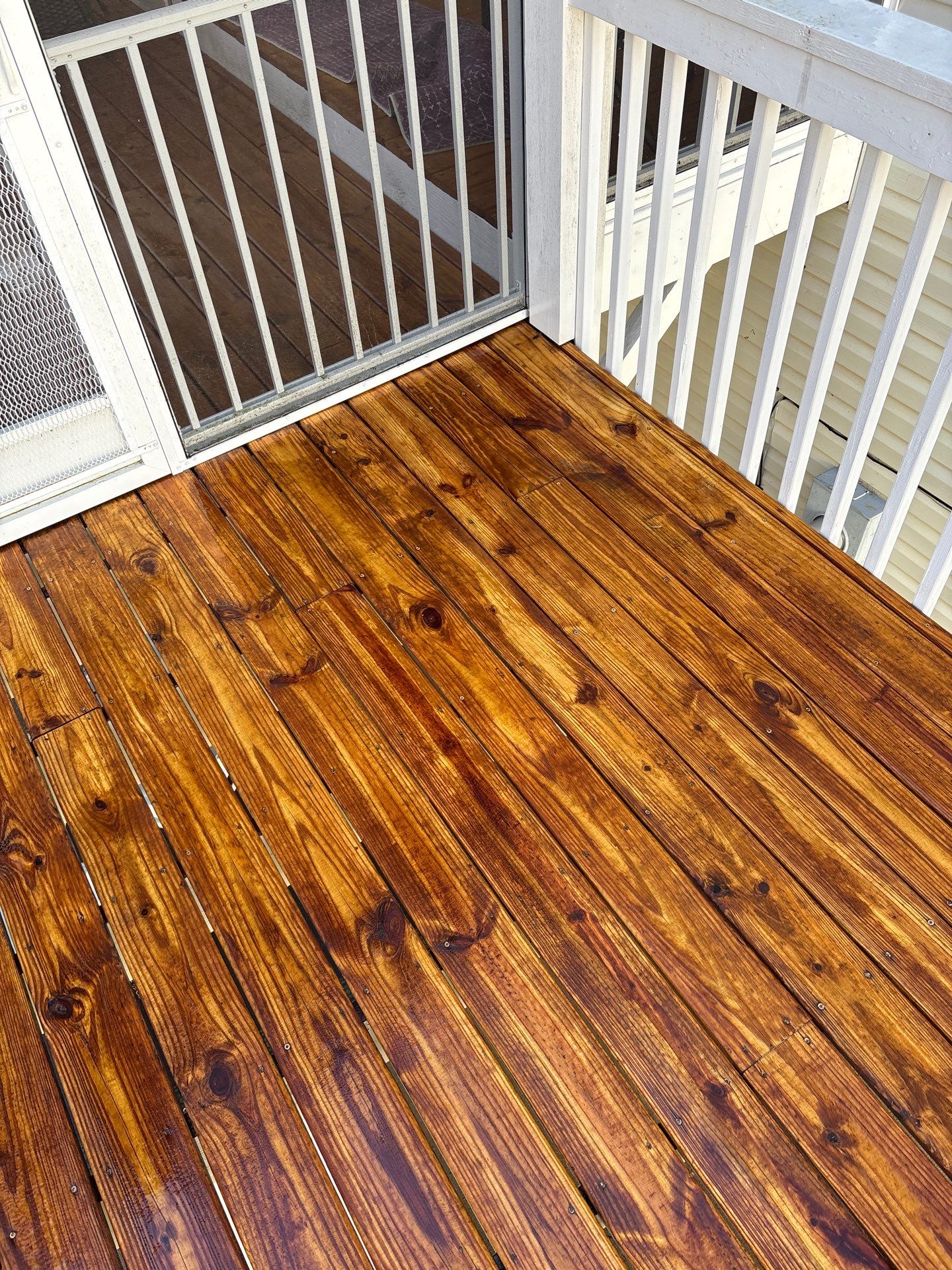 Wood Deck using Wood Sealant by DuraSeal