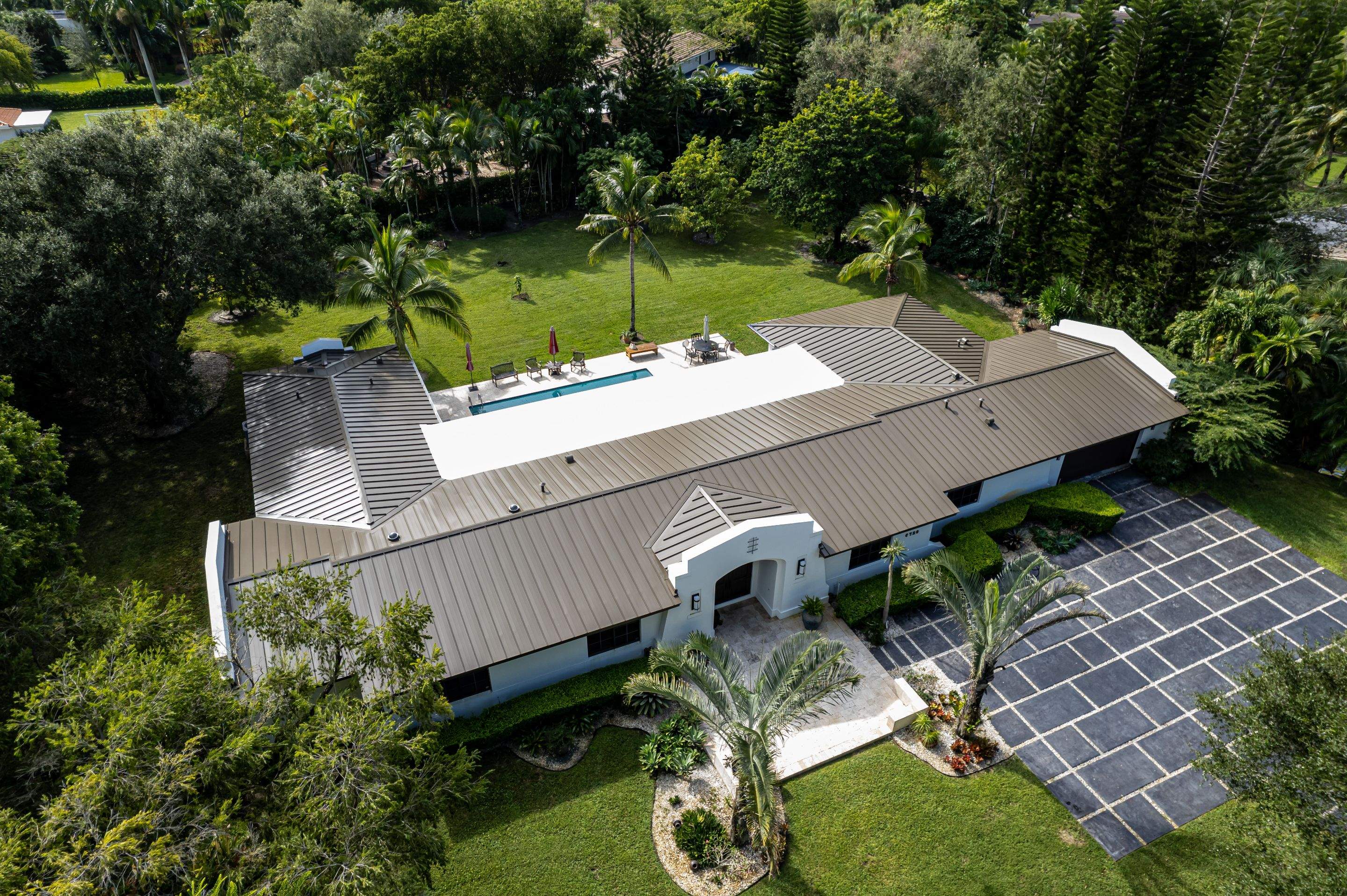 Metal Roof - Galvalume - Medium Bronze by Istueta Roofing