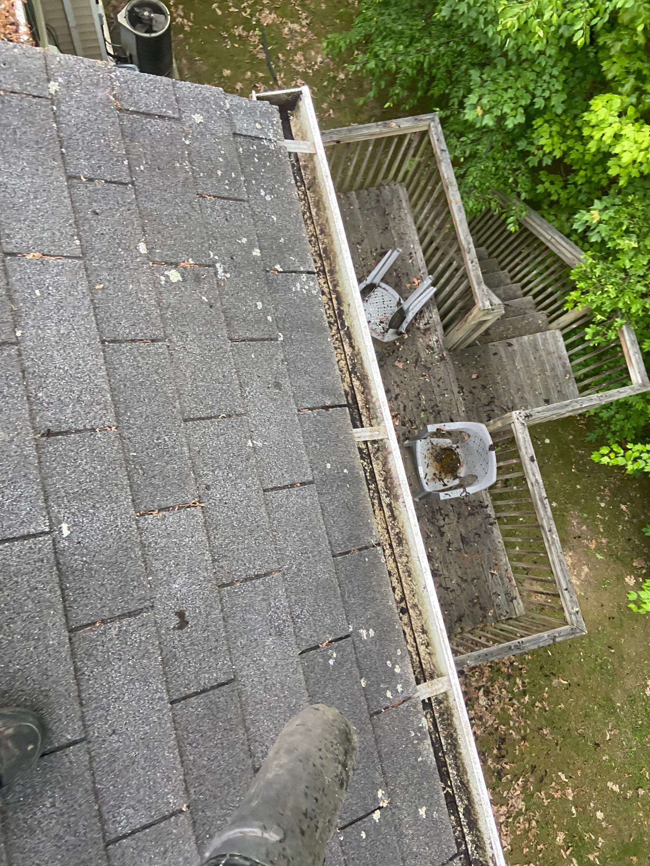 Commercial gutter cleaning Pennsylvania after photo with clean gutters