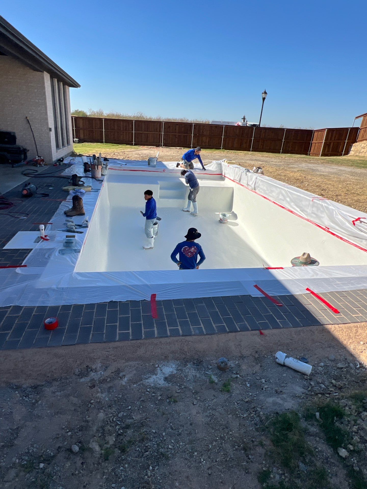 Modern Rectangular Pool with Tanning Ledge by Pinnacle Pools and Spas - DFW