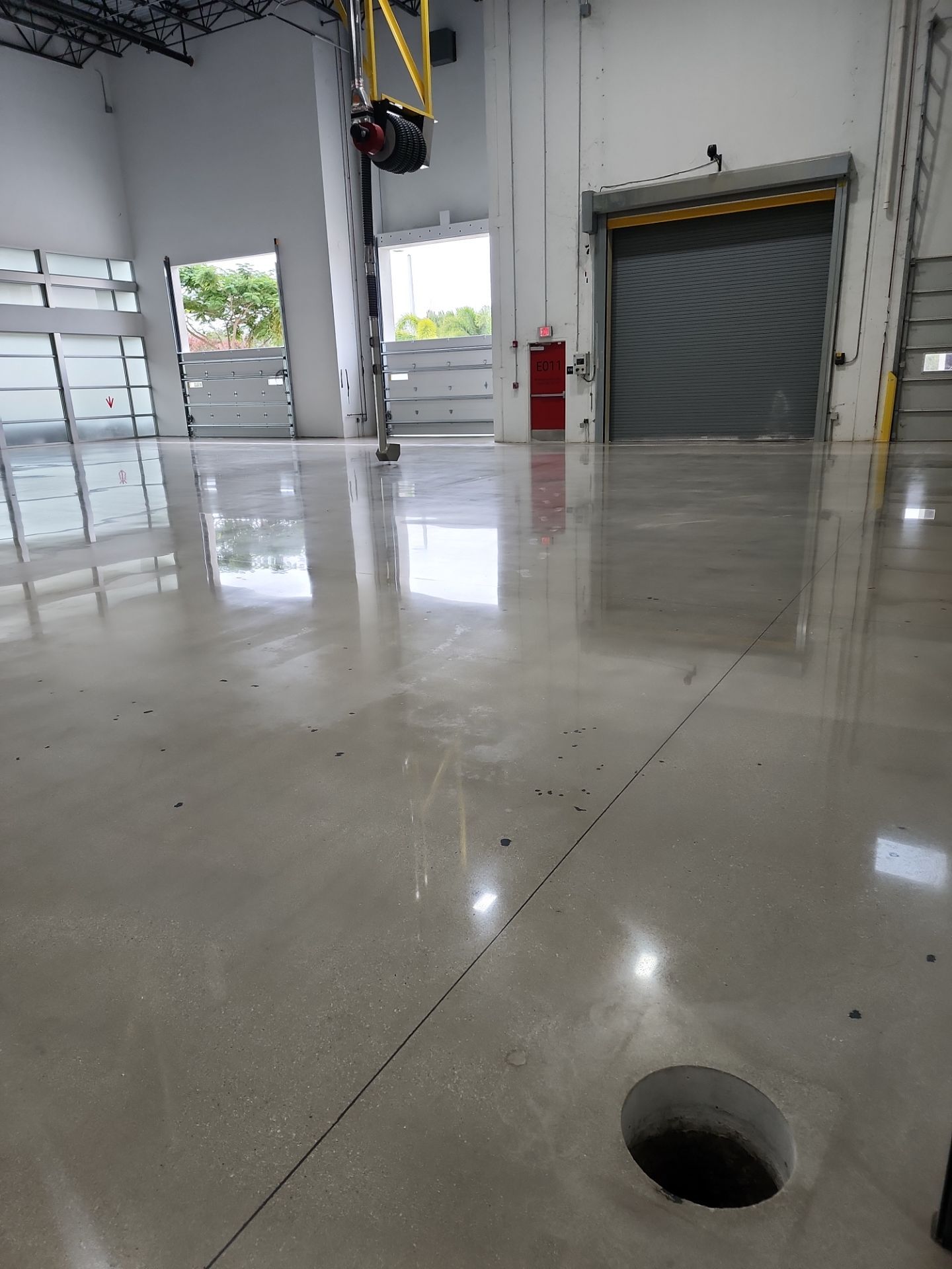 Pepsi Warehouse Concrete Polishing by Seamless Surfaces