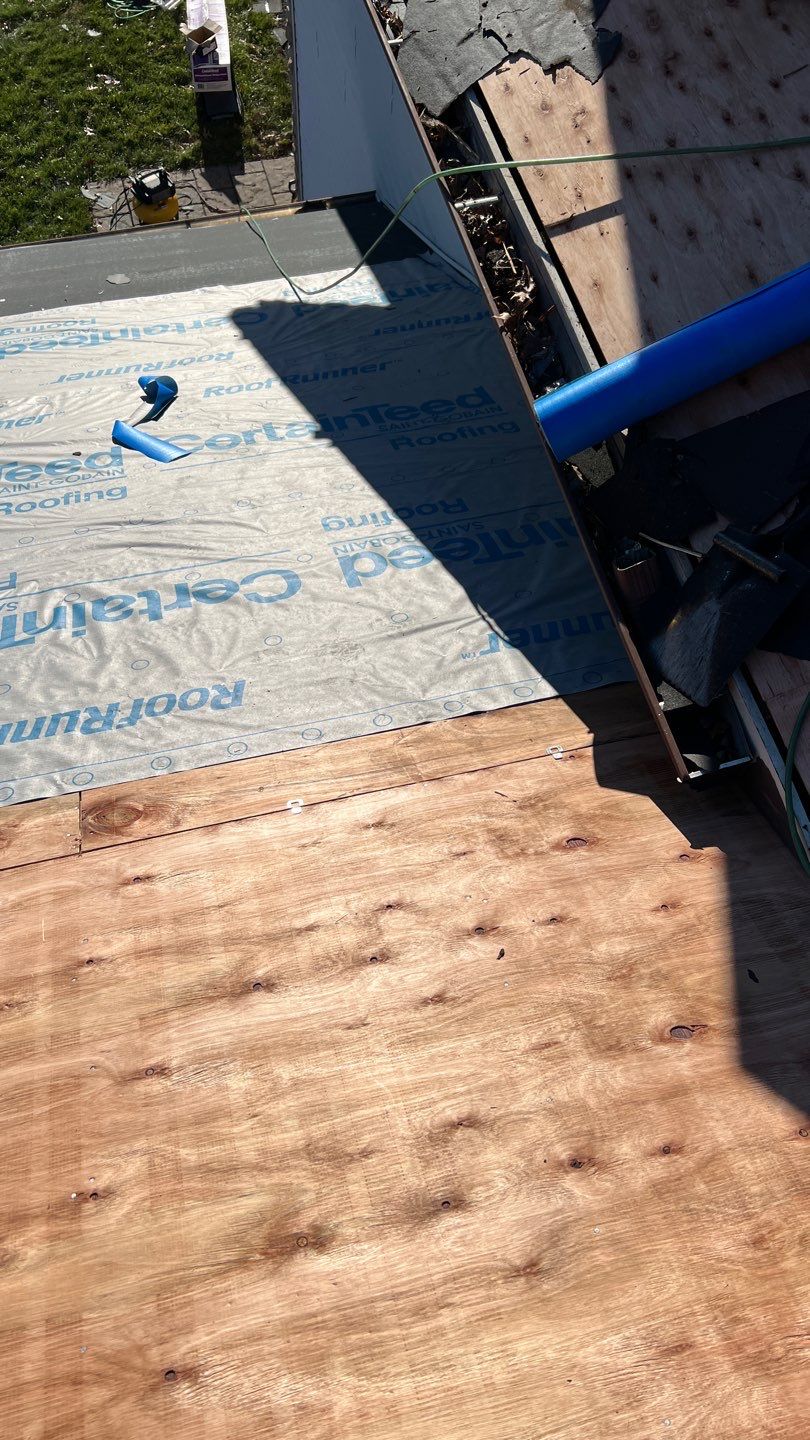 Springfield: CertainTeed Landmark Designer Shingles in Burnt Sienna by RM Banning, Inc.