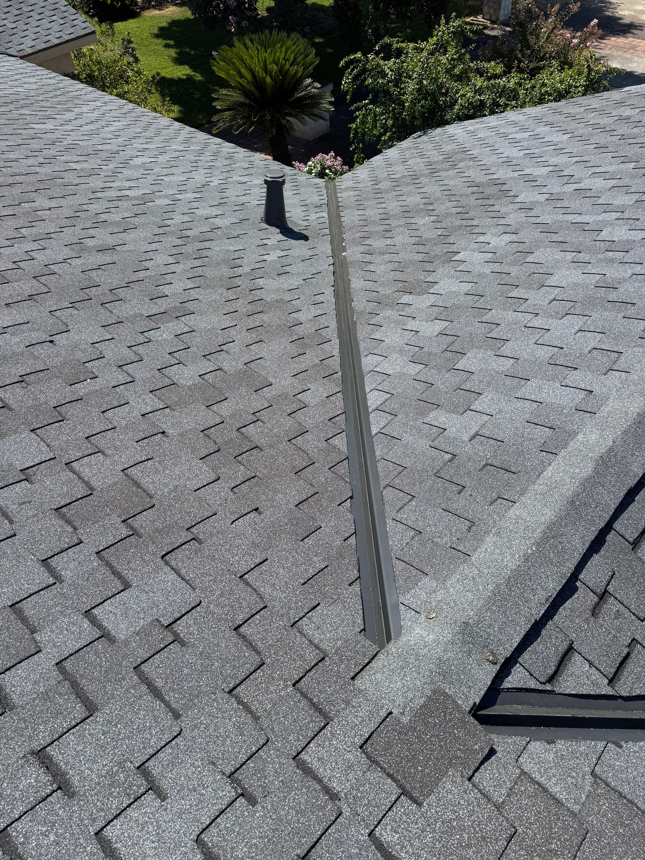 Presidential shingle roof by Straight Edge Roofing Inc