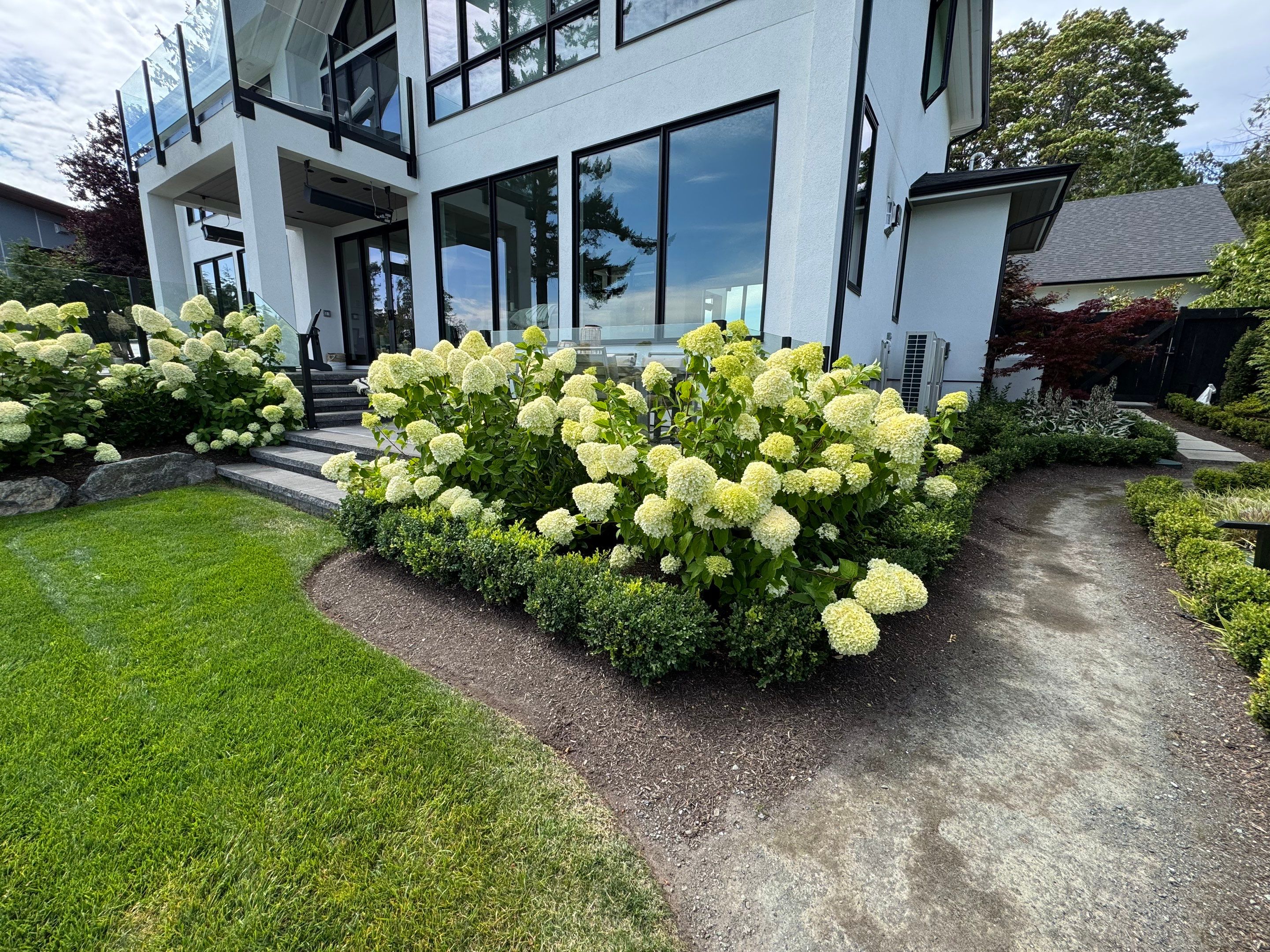 Residencial Property in Saanichton  by Habanero Garden and Exterior Care