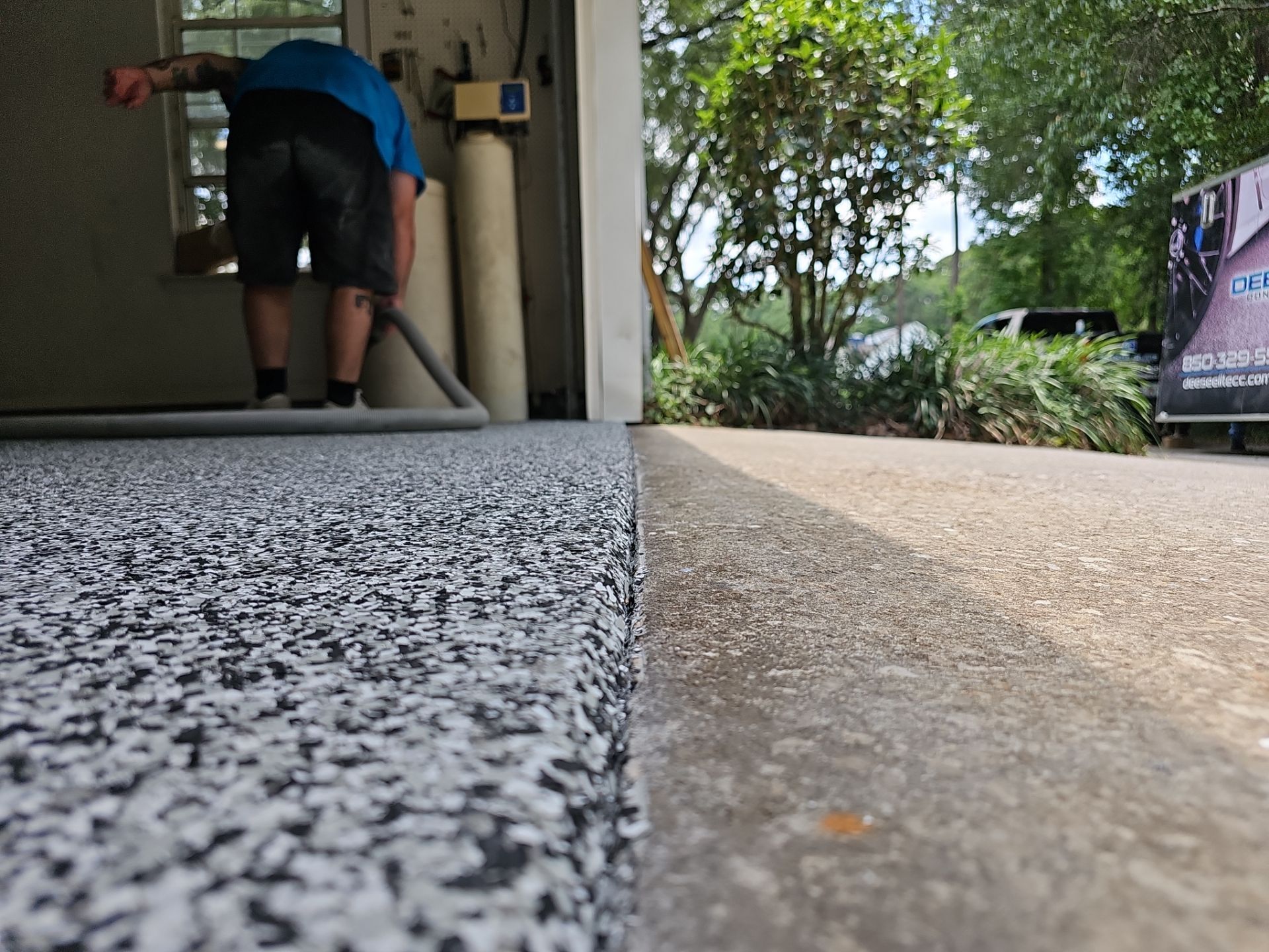 This home’s garage floor before and after is like DAY and NIGHT 🌙 by Deese Elite Concrete Coatings