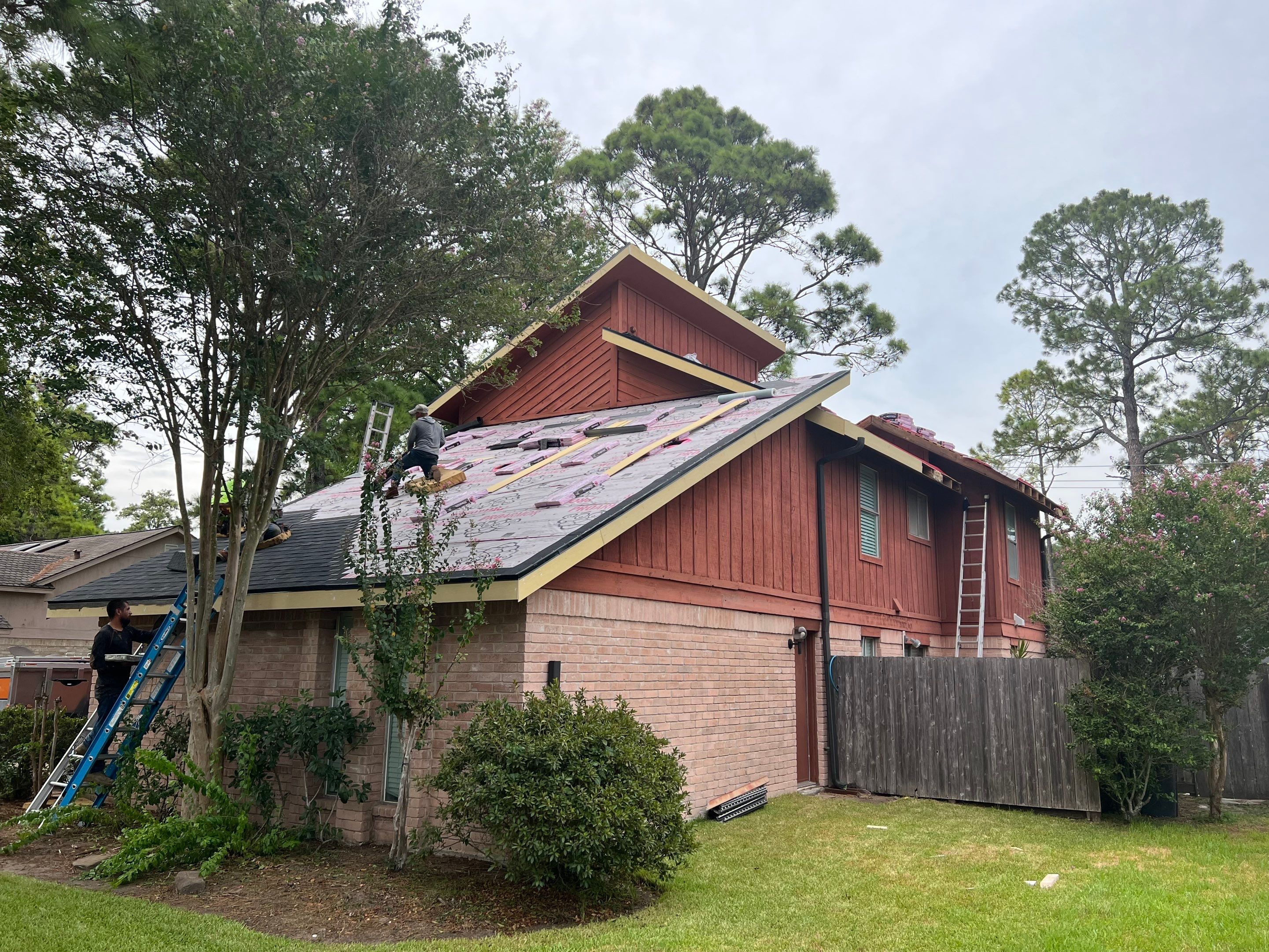 Residential Roofing Installation using Owen's Corning Duration (Lifetime) Shingles by Roof Repair Company