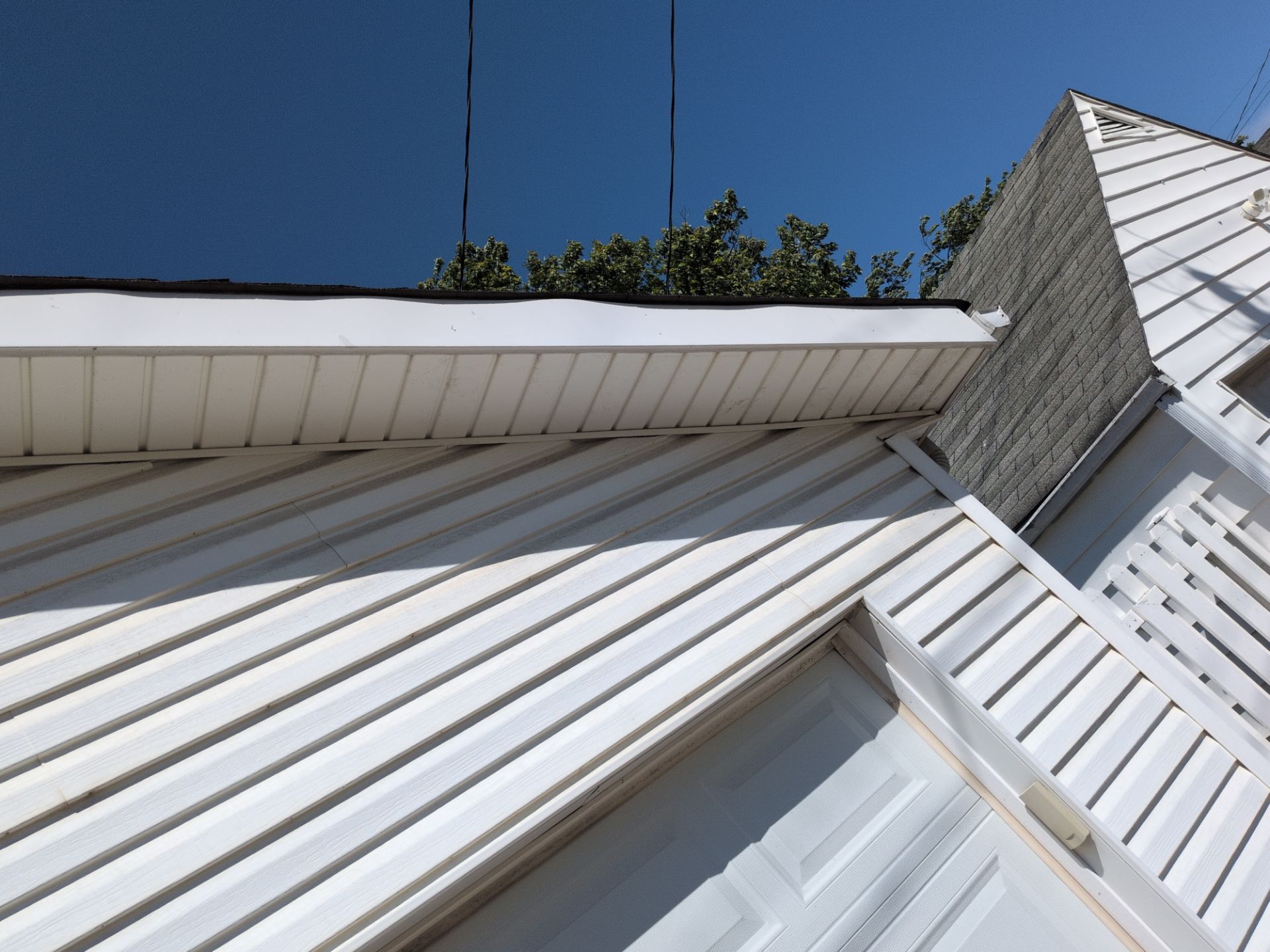 Residential Roof Replacement and Vinyl Siding Installation in Hamilton by XPRO ELITE LLC