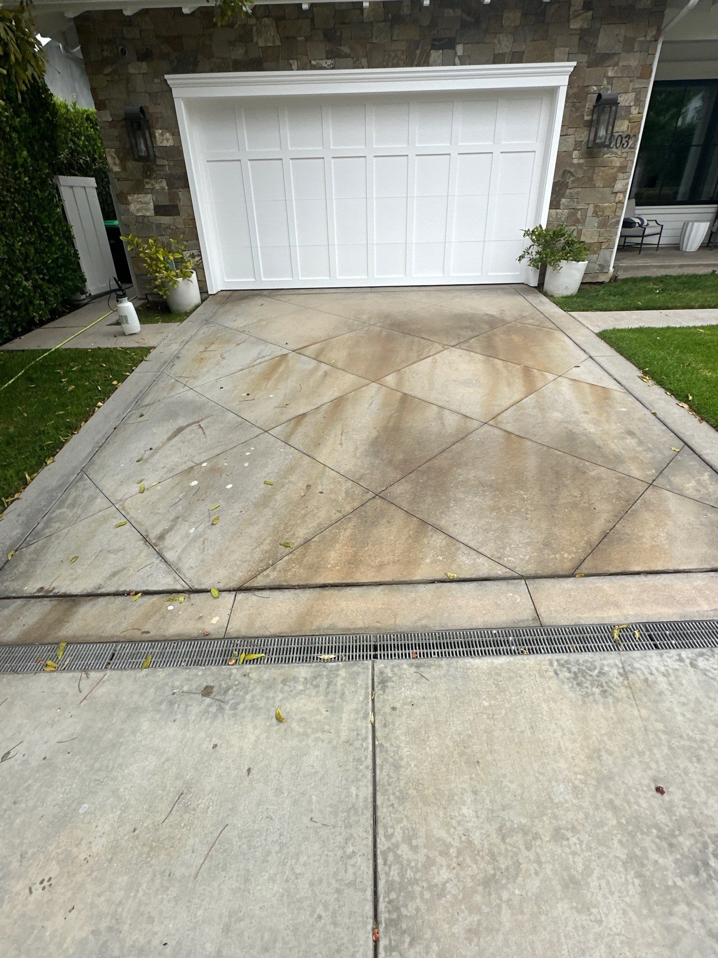 Rust Removal in Newport Beach - Concrete Cleaning by Property Cleaning Experts