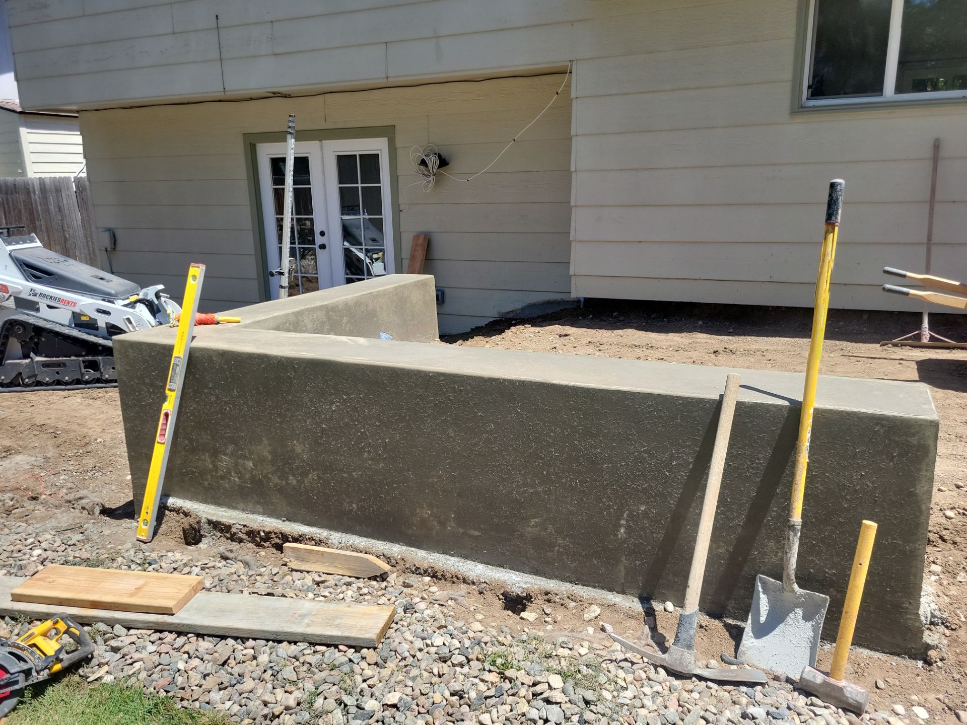 New Concrete Patio and Integrated Retaining Walls in Fort Collins by Center Line Concrete