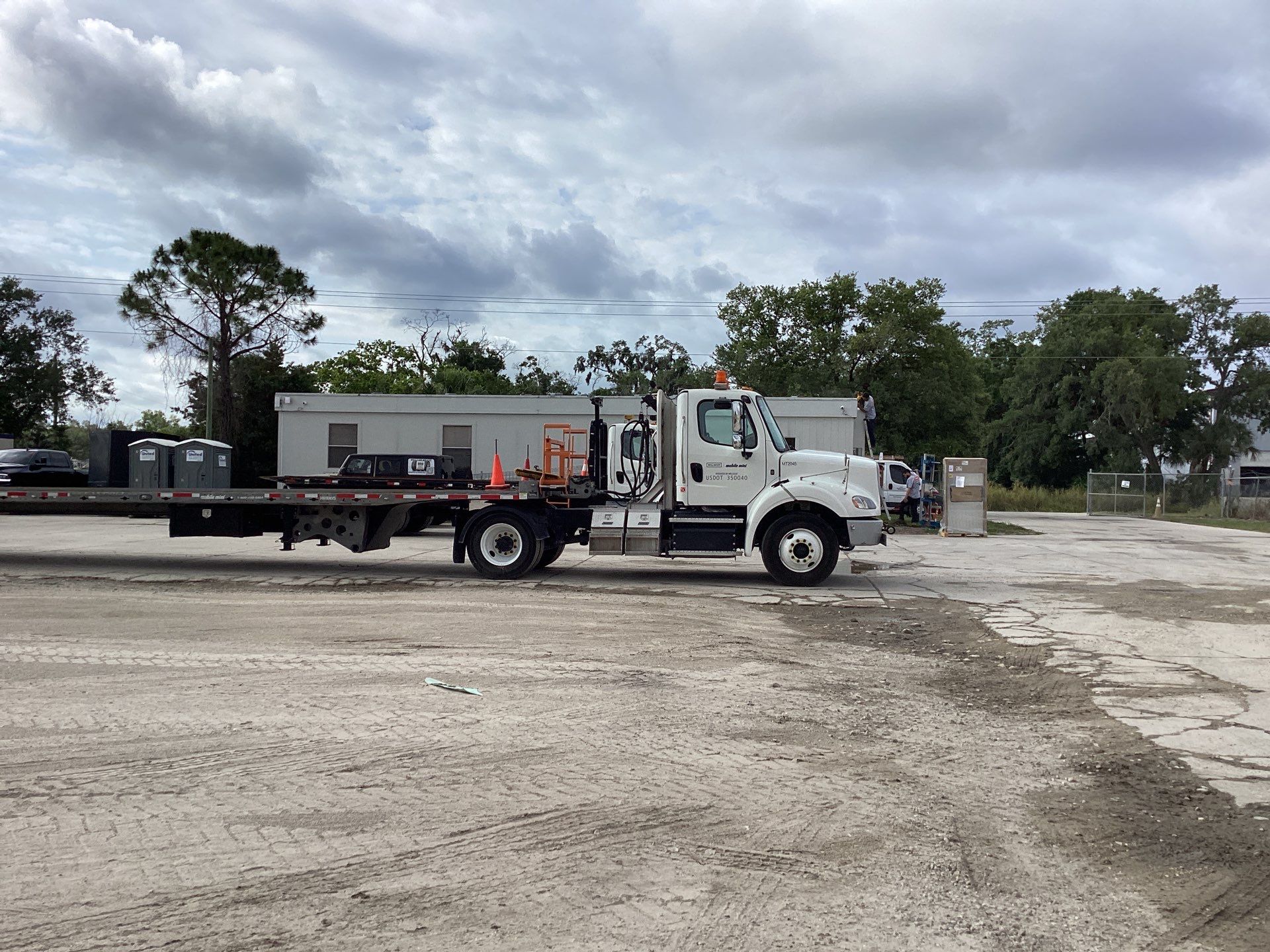 Commercial Gutters using Seamless Aluminum Gutters in Palmetto FL by Gutter Professors