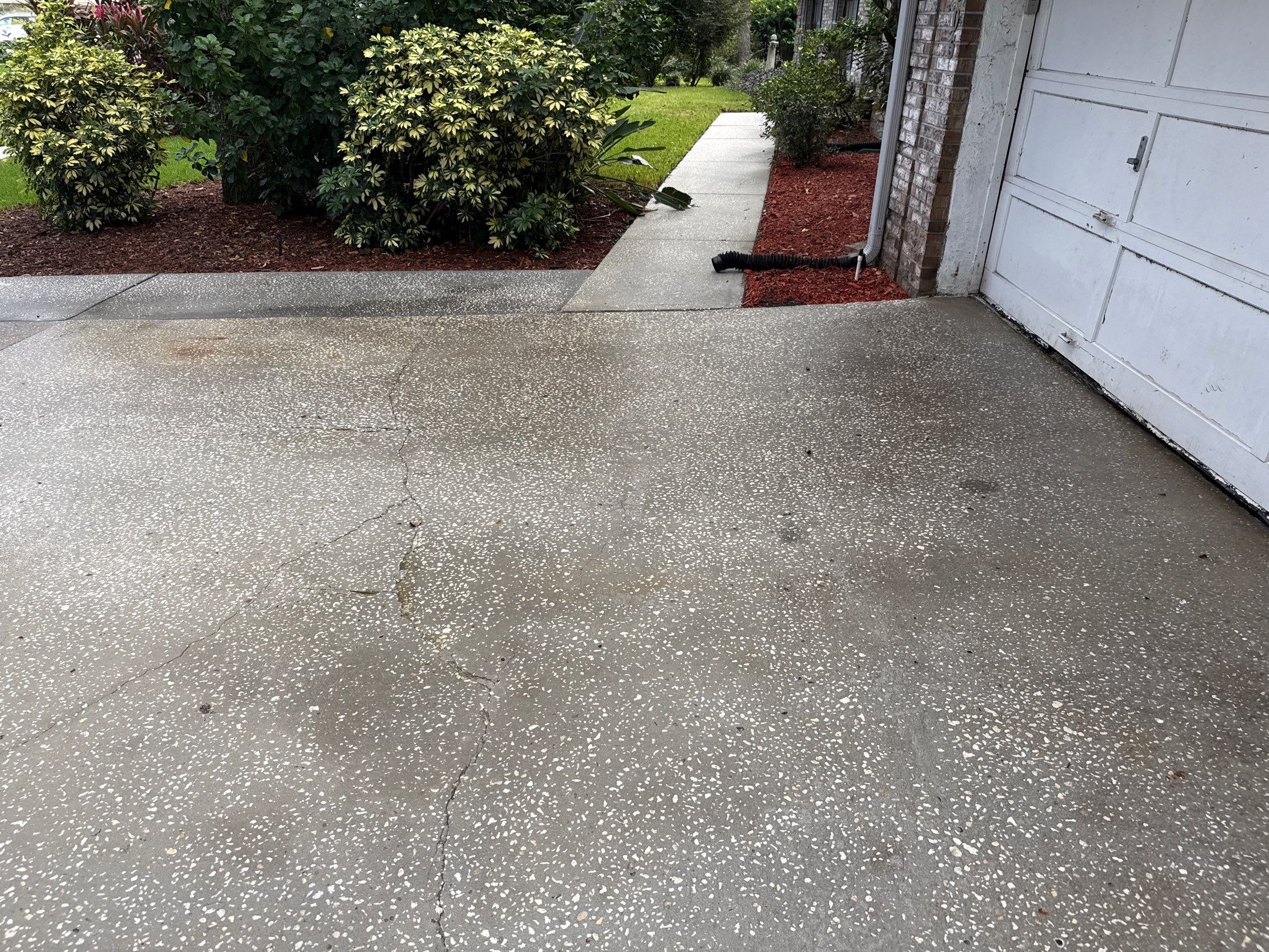 Concrete Driveway & Sidewalk Cleaning in Valrico, FL by Sunshine AquaWash