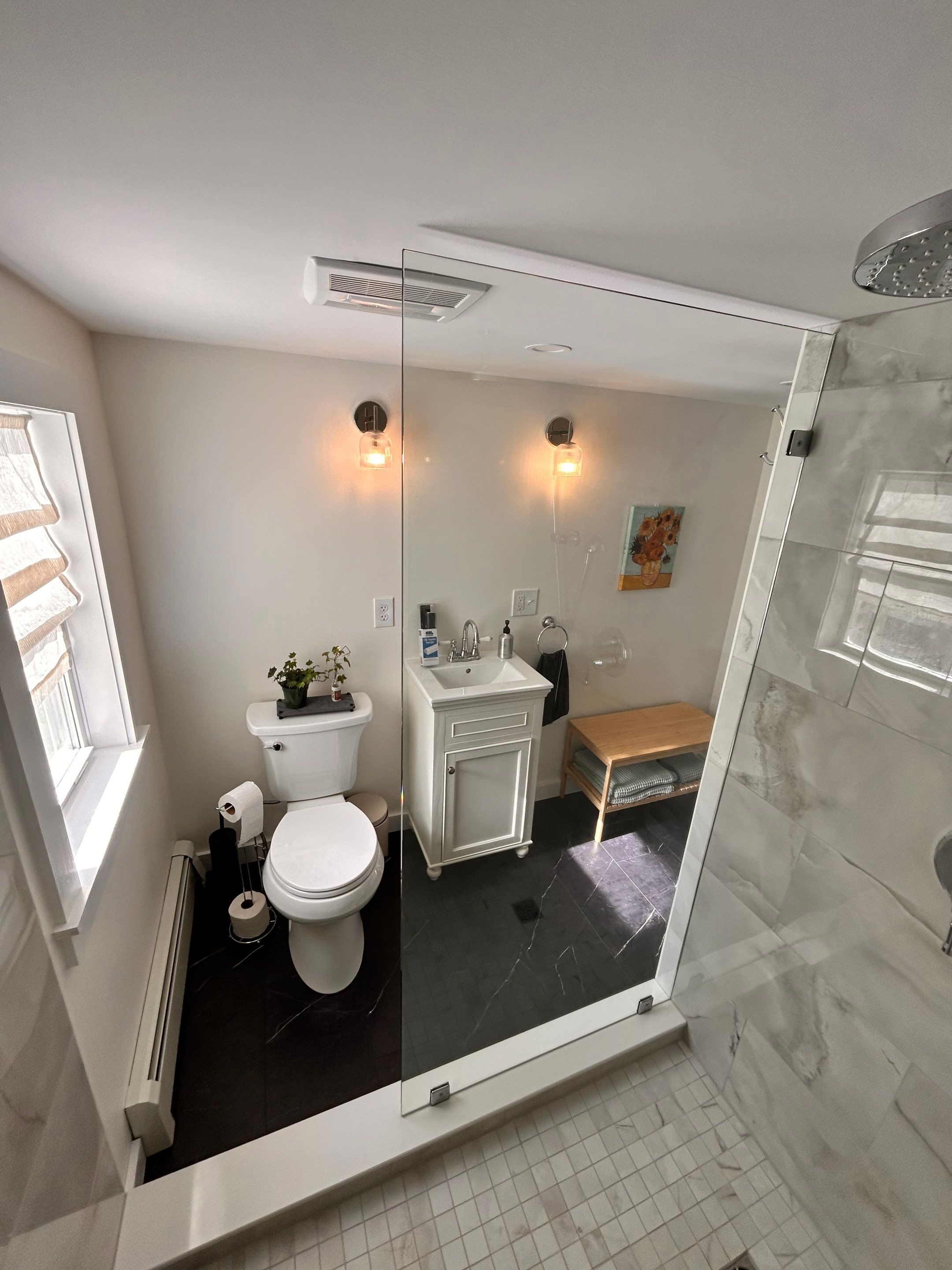 Spray Panel using Tempered Shower Glass by Cheshire Glass Company