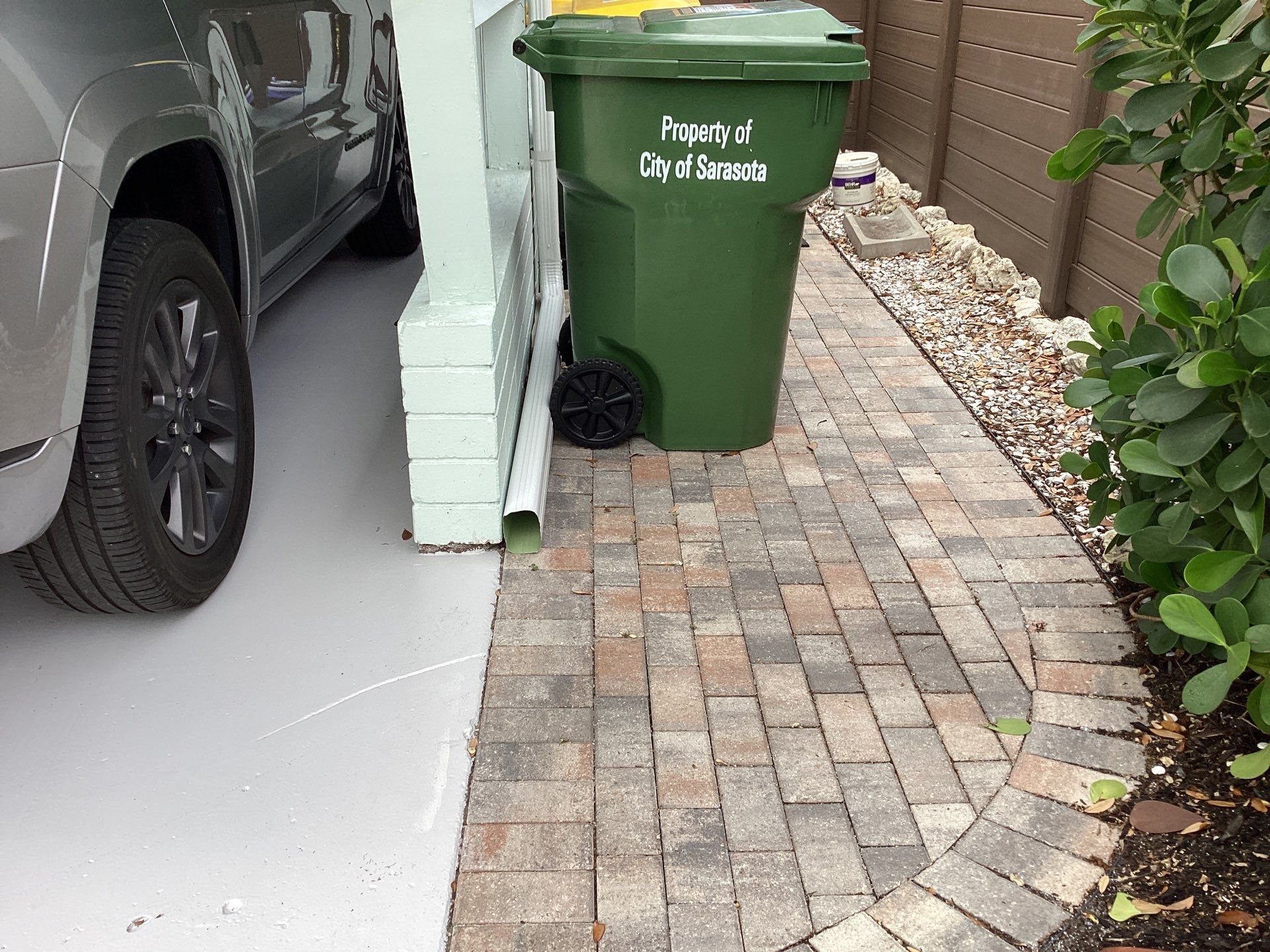 Elegant 7-Inch Seamless Gutters in Sarasota FL in Sarasota FL by Gutter Professors
