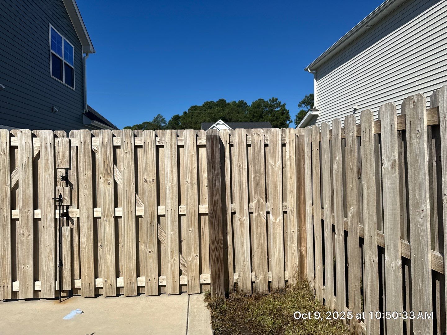Wood Fence using Wood Sealant by DuraSeal