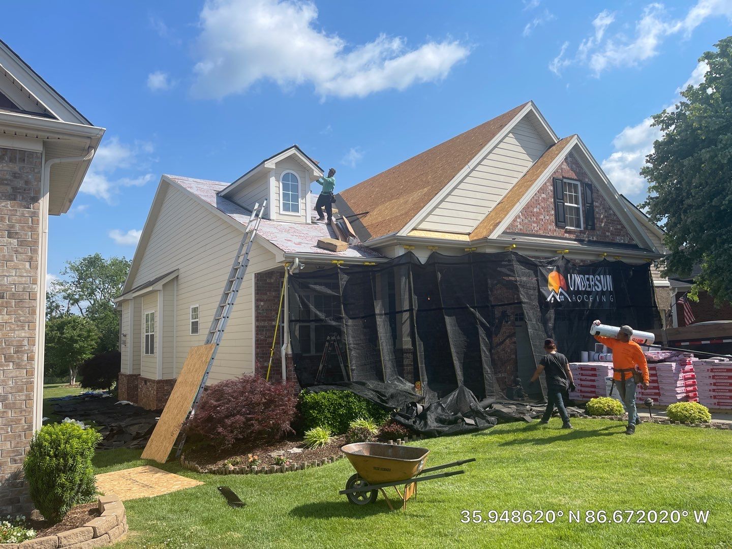 Residential Roofing Installation using Owens Corning Oakridge Roofing System by Undersun Roofing 
