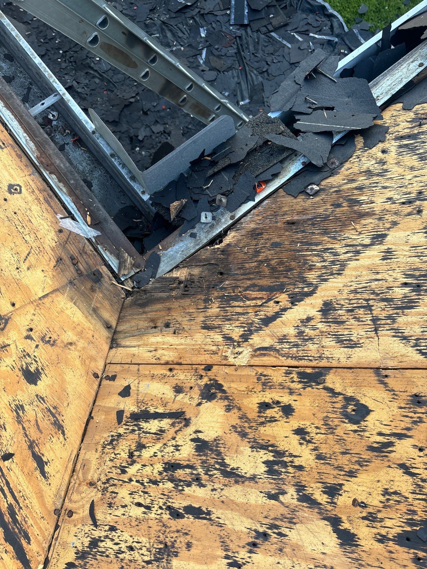 Residential Roofing Installation using Owen's Corning Duration (Lifetime) Shingles by Roof Repair Company