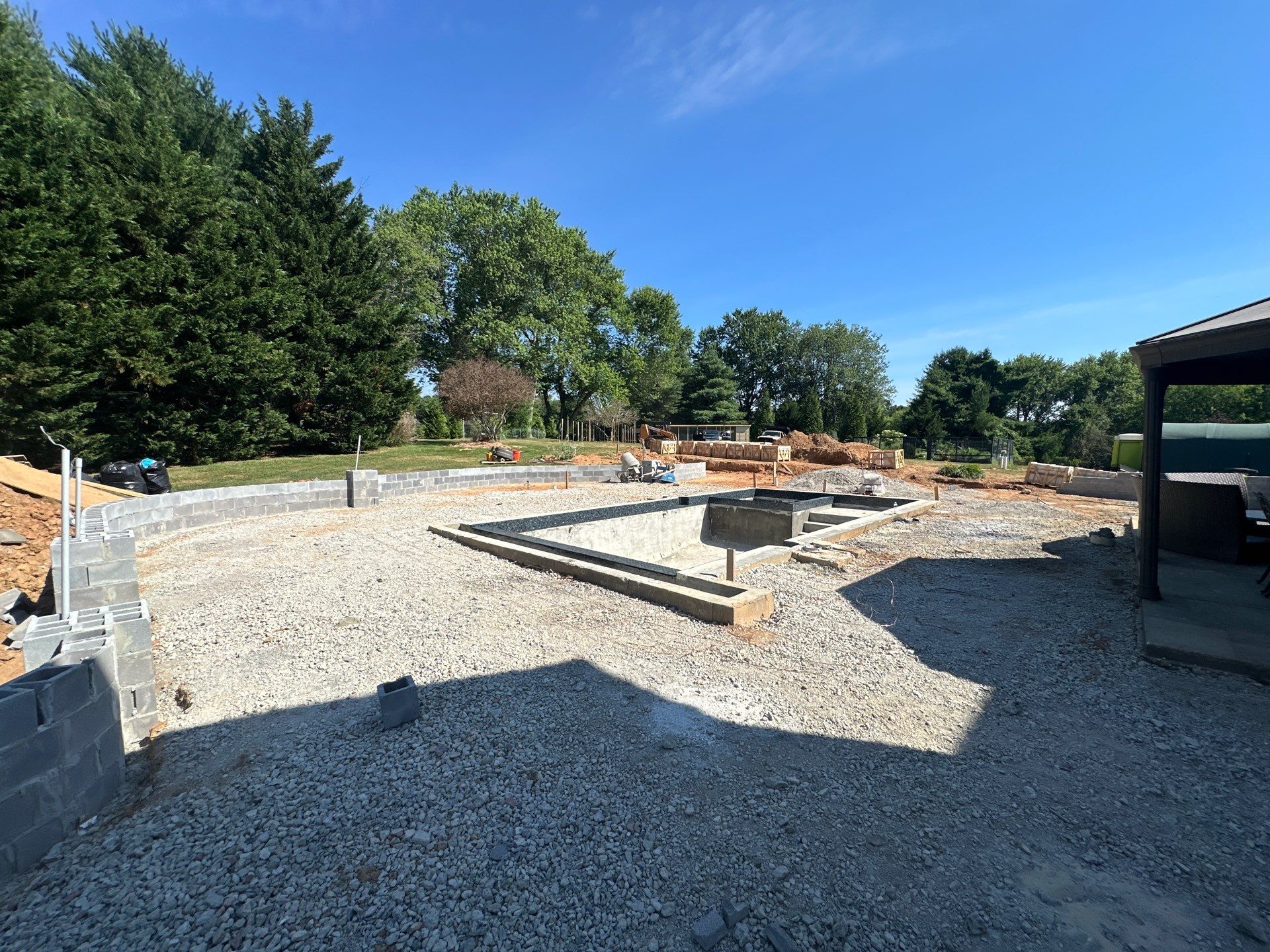 Gunite Pool and Spa with Autocover by Elysium Pools