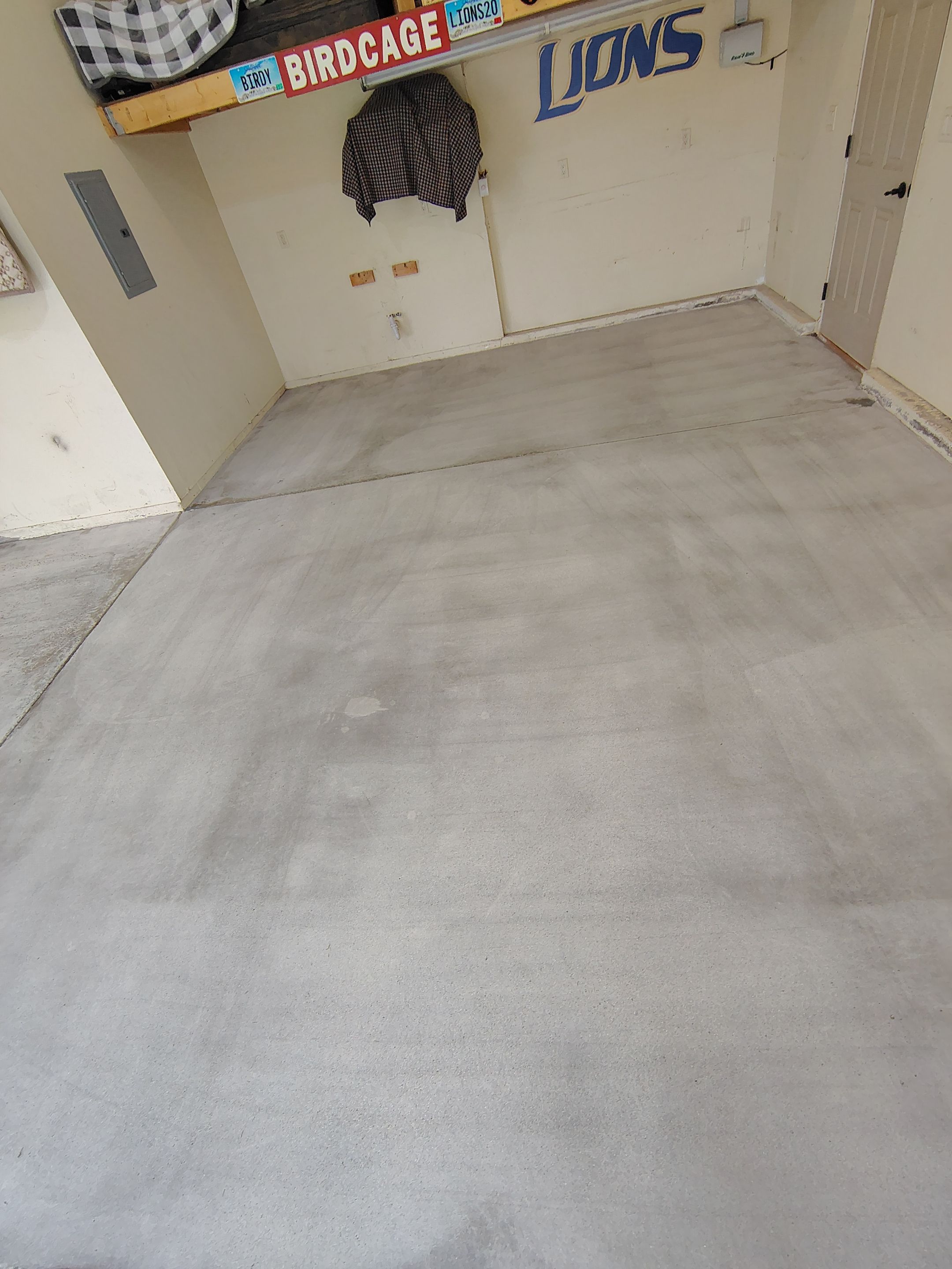 Sioux Falls Garage Floor Repair and Speckled Epoxy Coating Installation by Select Painting, Coatings & Garage Cabinets