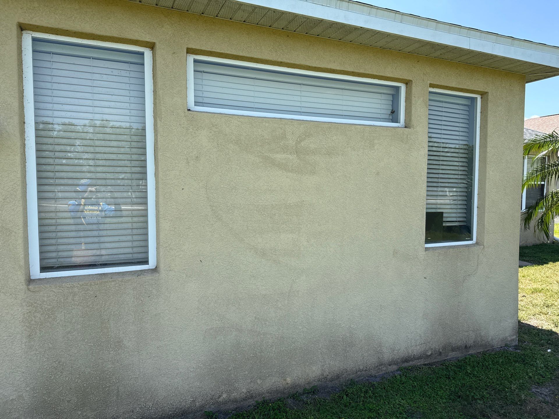 Driveway & Rear Wall Soft Wash | Lexington Community | Parrish, FL | Sunshine AquaWash by Sunshine AquaWash