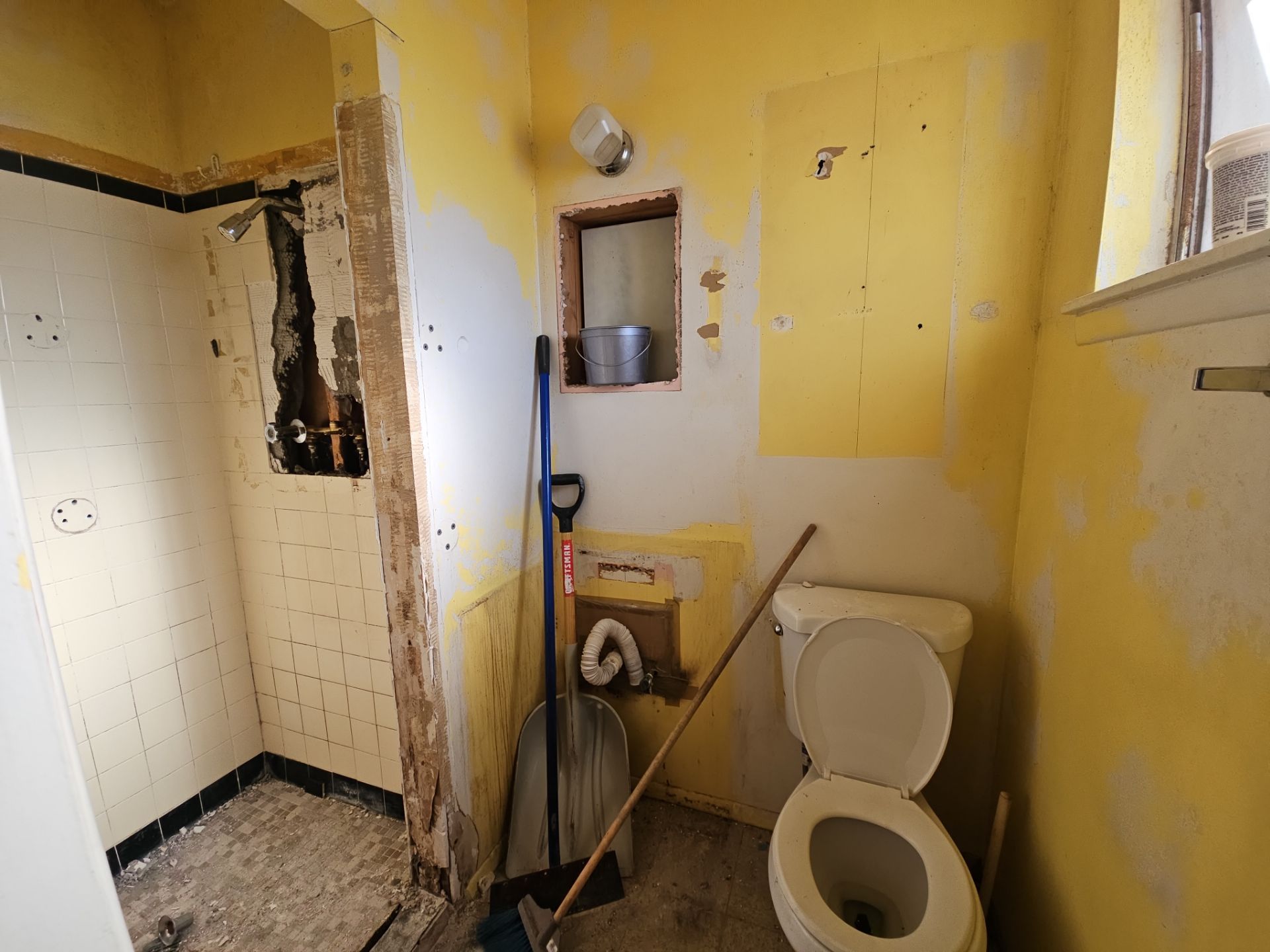 Full Renovation near Fox Plaza by Regal Renovate